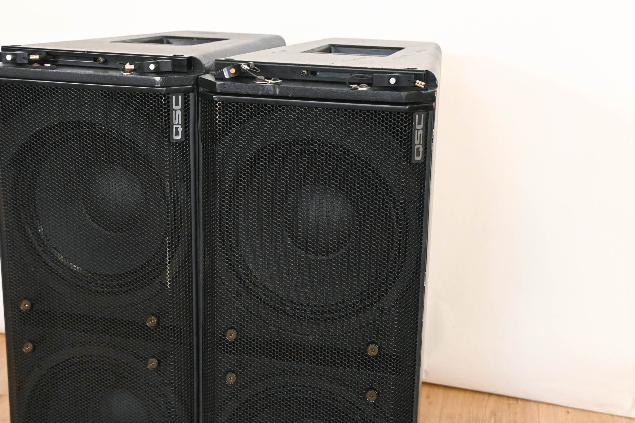 QSC WideLine-10 Dual 10-Inch Wide Line Array Speaker (PAIR)