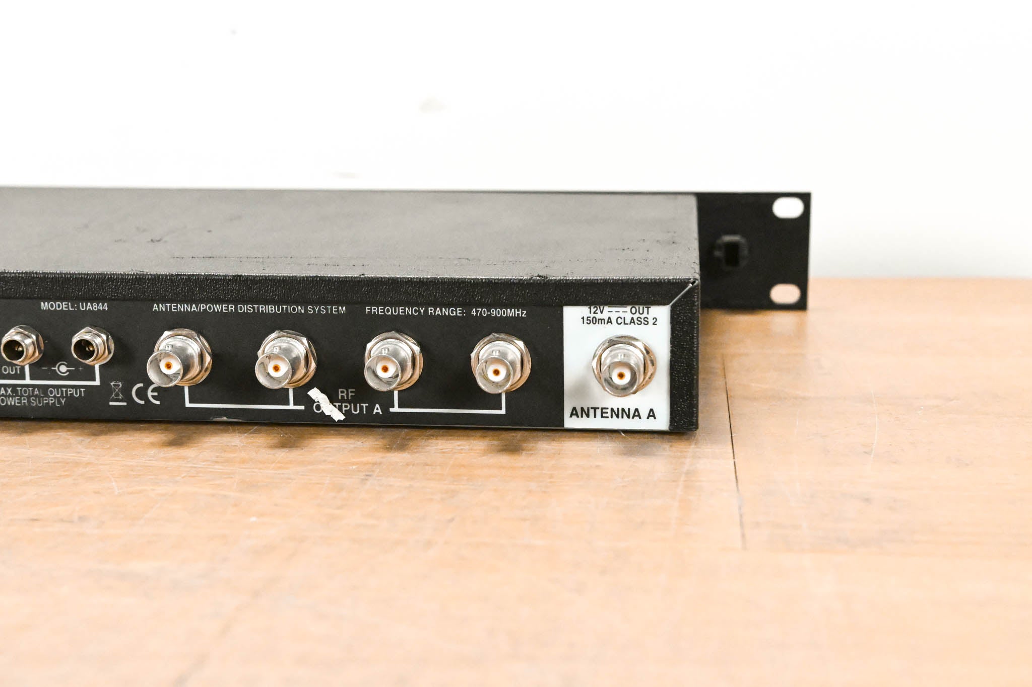 Shure UA844 Antenna Distribution System - 470-900 MHz (NO POWER SUPPLY)