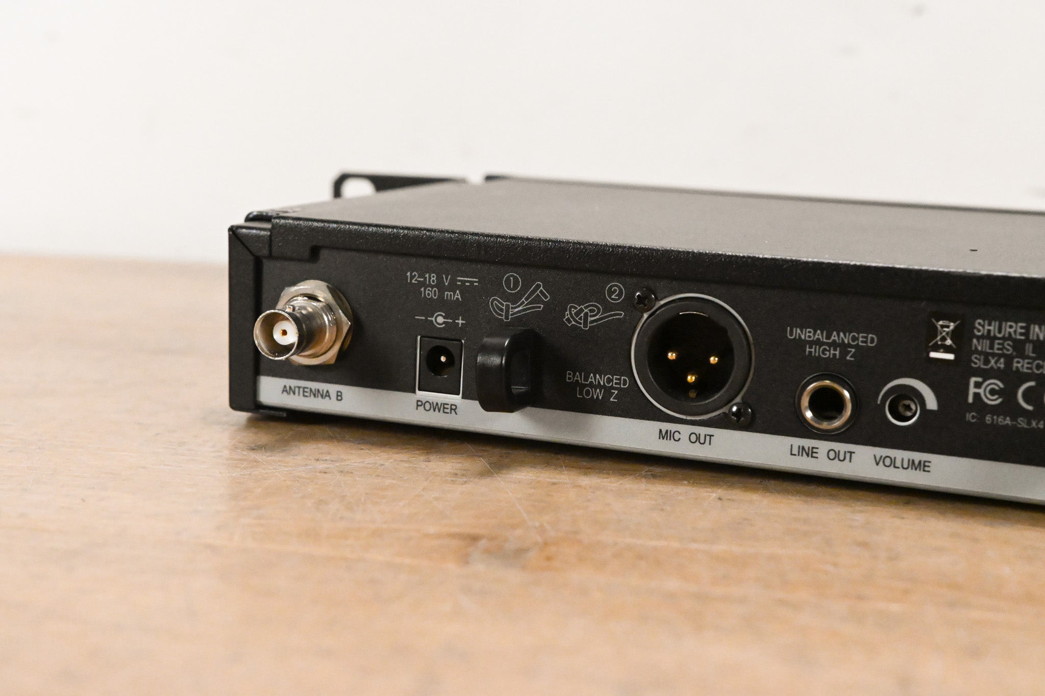 Shure SLX4 Wireless Receiver - H5 Band: 518-542 MHz (NO POWER SUPPLY)