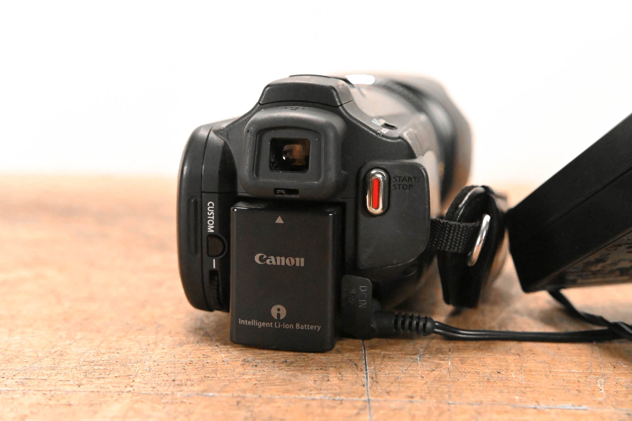 Canon Vixia HF G10 Full HD Camcorder w/HD CMOS Pro + 32GB Internal Flash