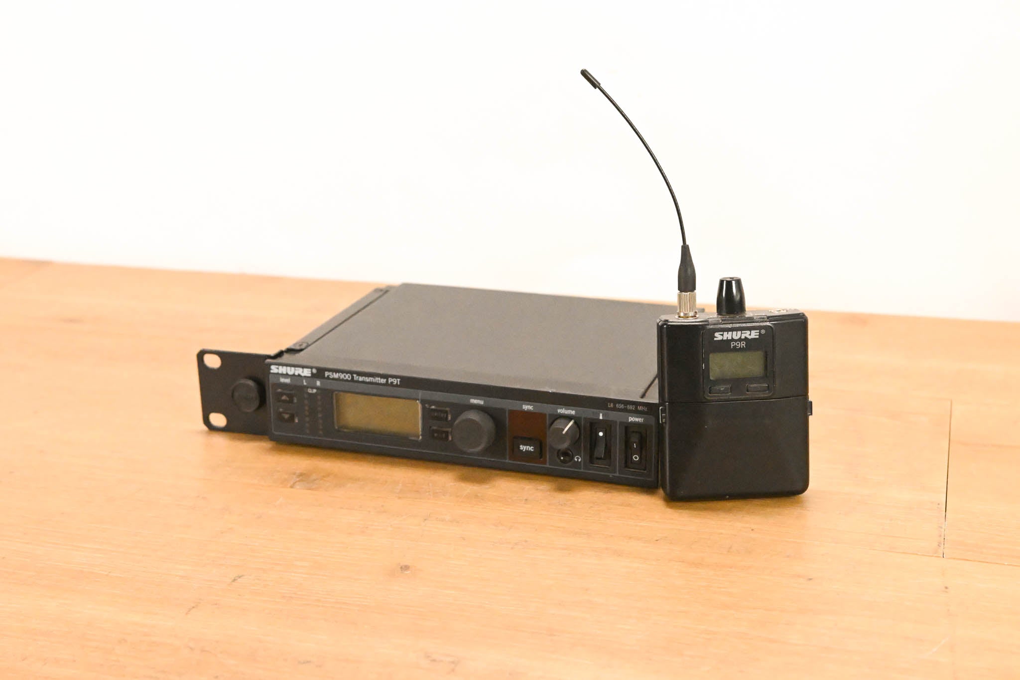 Shure PSM 900 Wireless IEM System L6 Band: 656-692 MHz (NO POWER SUPPLY)
