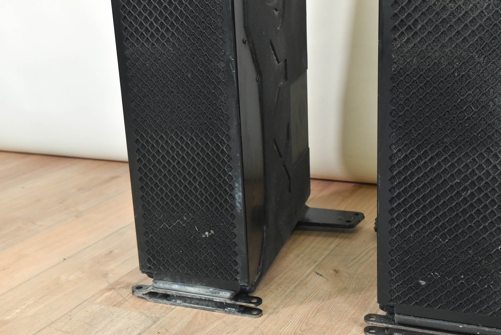 Soundbridge Xyon 7208XY Compact Line-Array Speaker (PAIR)