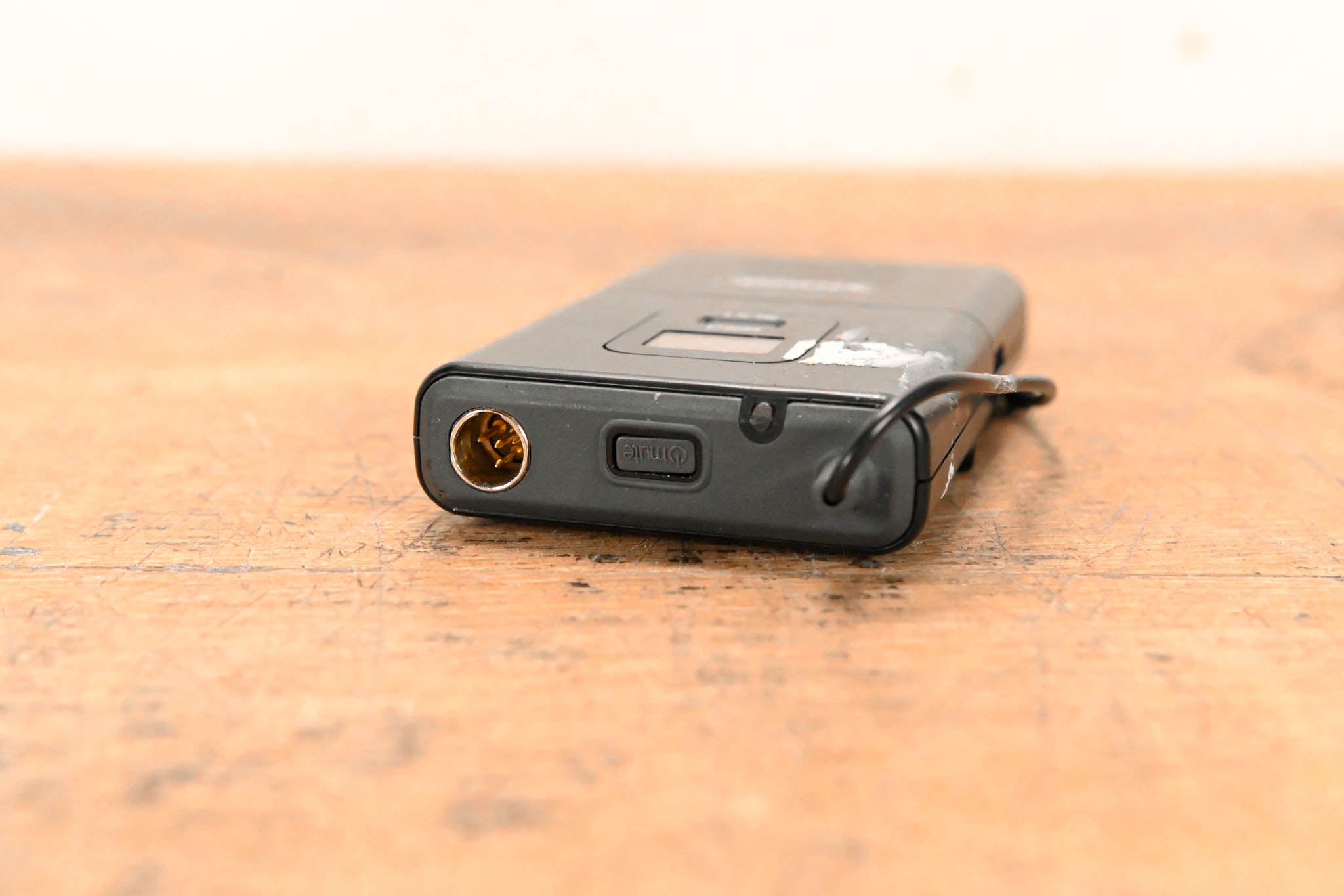 Shure SLX1 Wireless Bodypack Transmitter - J3 Band: 572-596 MHz