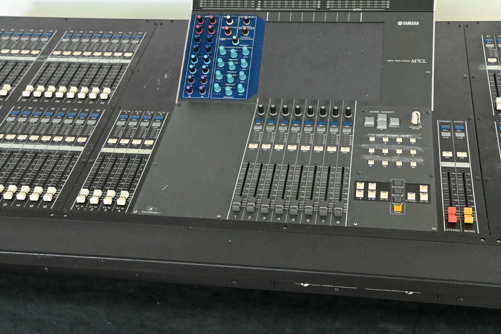 Yamaha M7CL-48 48-Channel Digital Audio Mixing Console