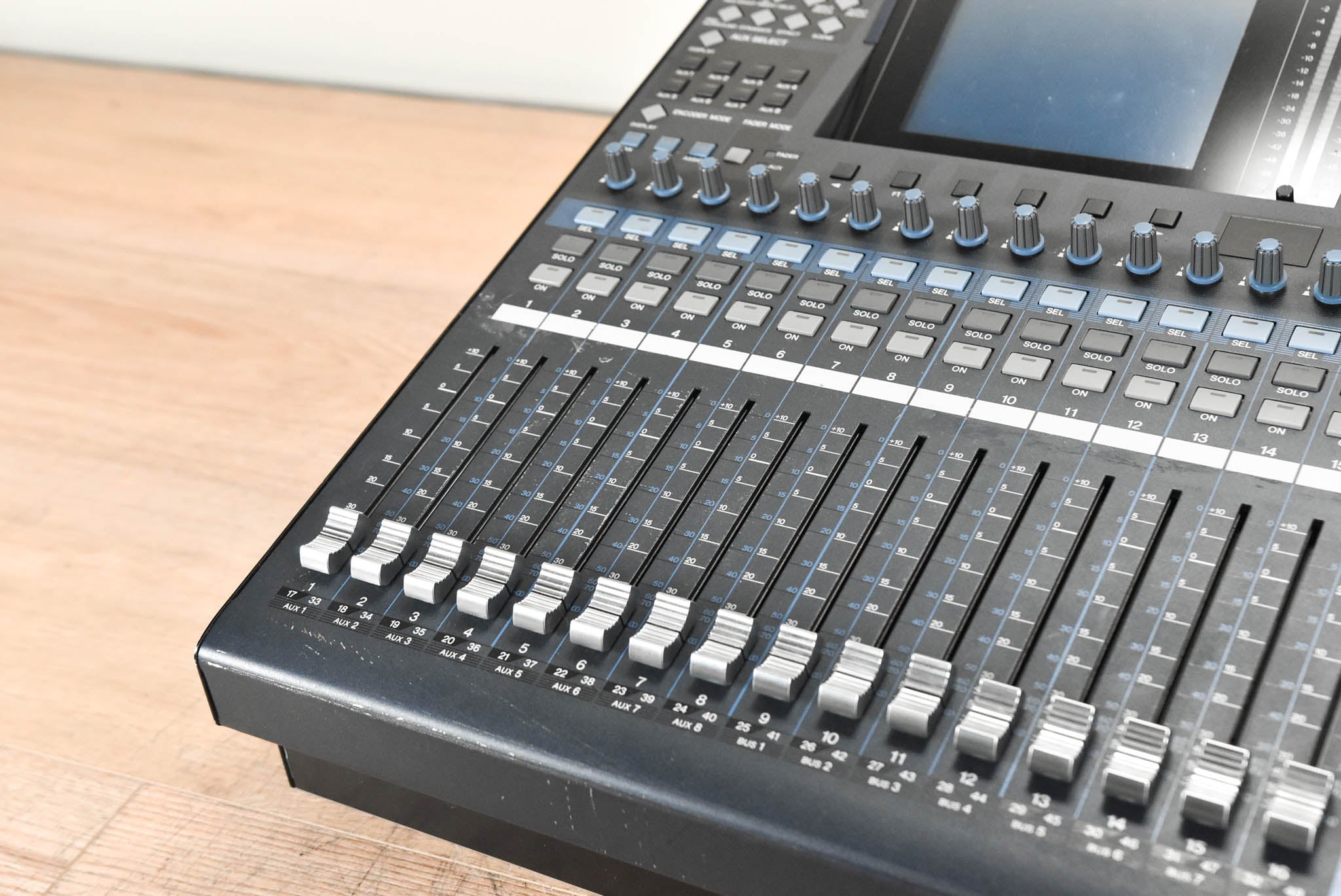 Yamaha DM1000 48-Channel Digital Audio Mixing Console