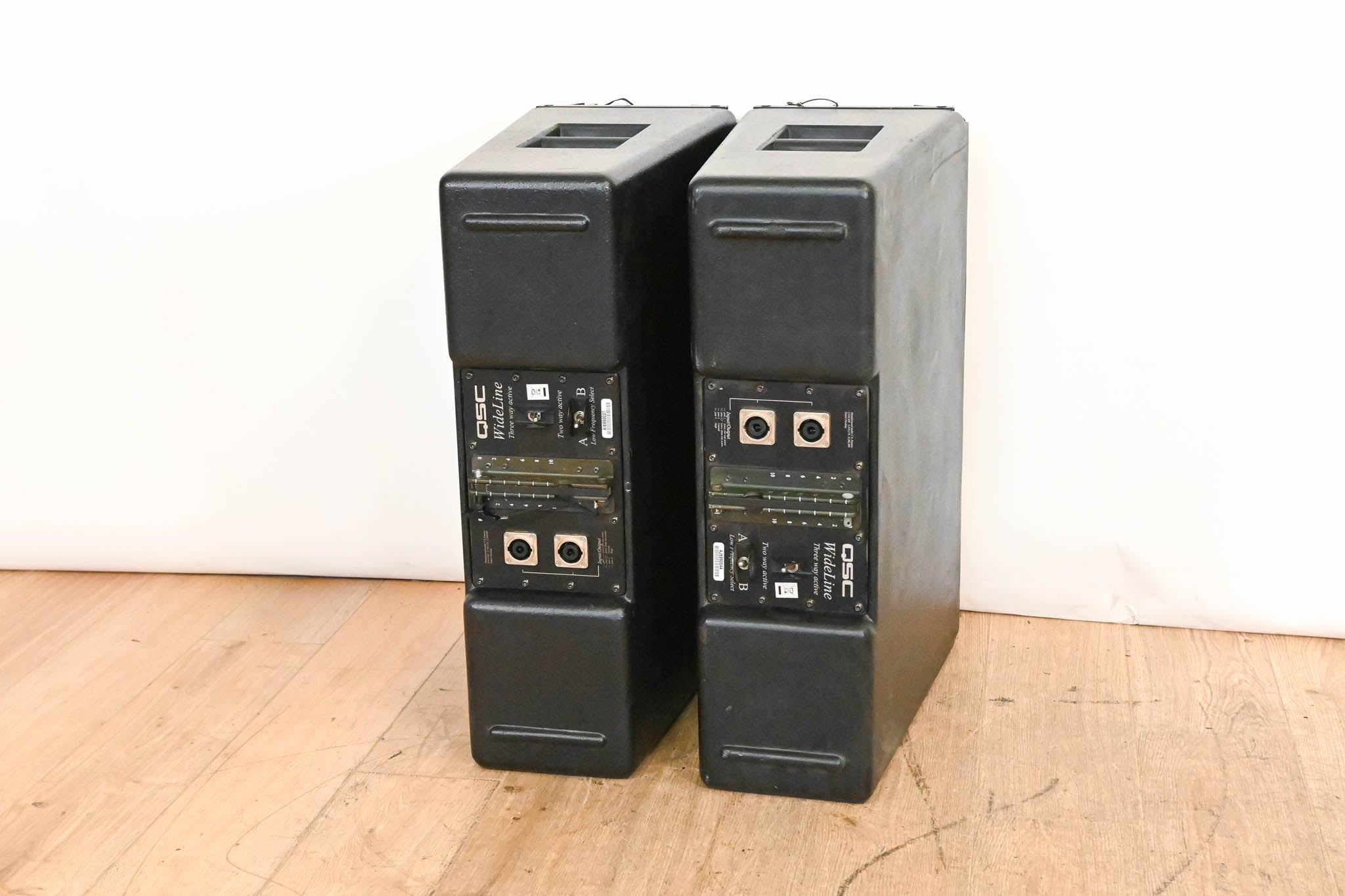QSC WideLine-10 Dual 10-Inch Wide Line Array Speaker (PAIR)