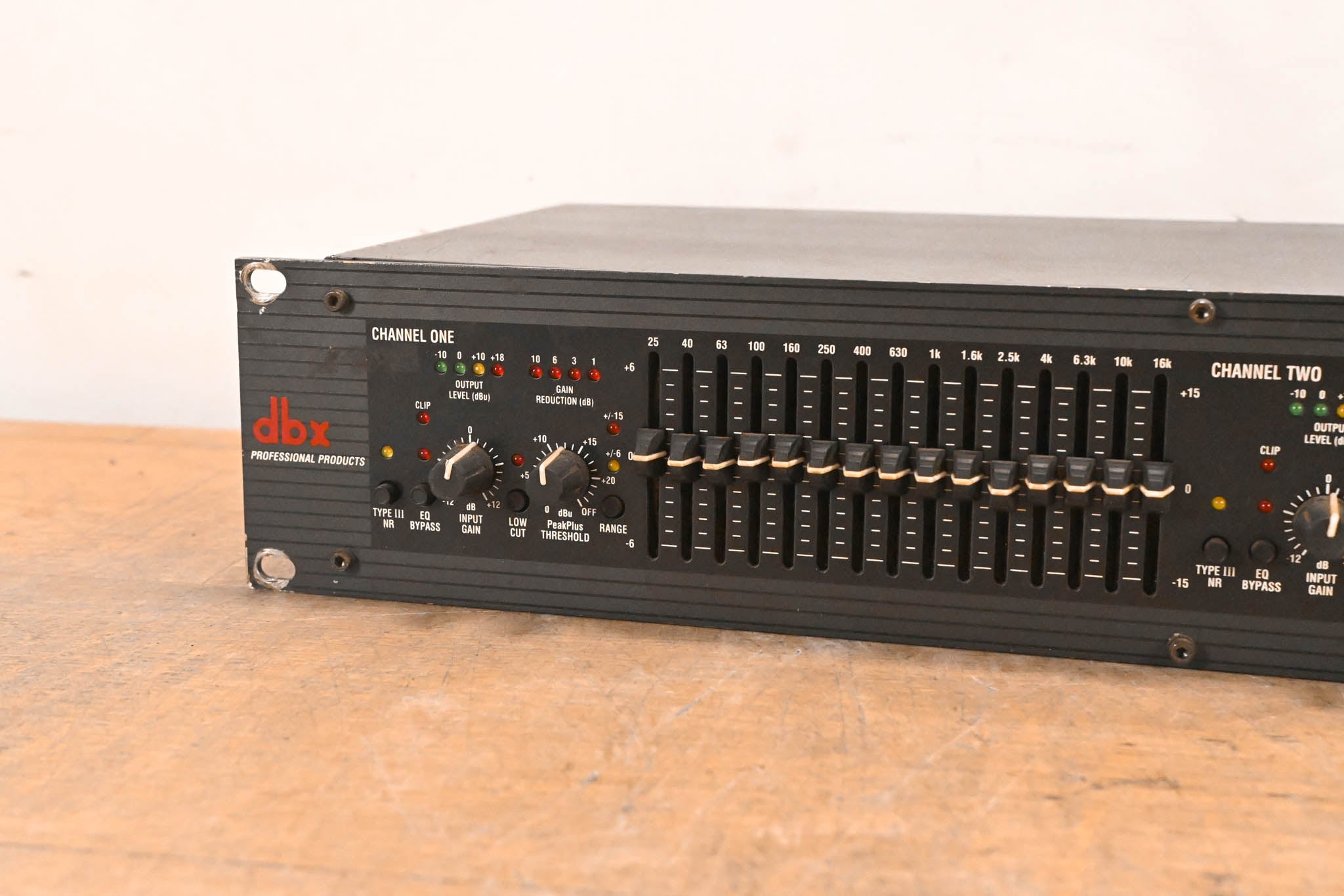 dbx 2215 Dual-Channel 15-Band Graphic Equalizer/Limiter w/ Type III NR