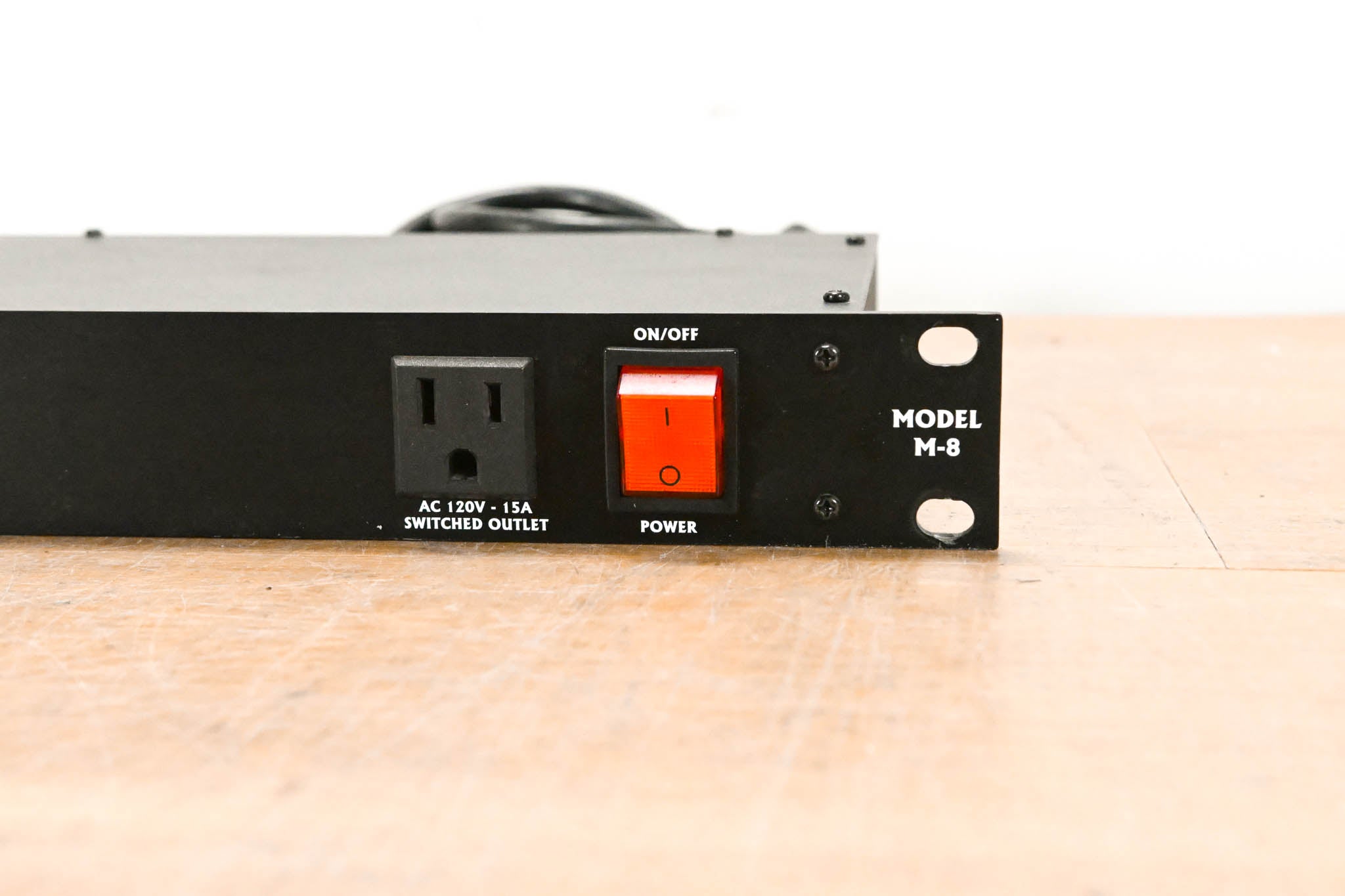 Furman M-8 8-Outlet Power Conditioner