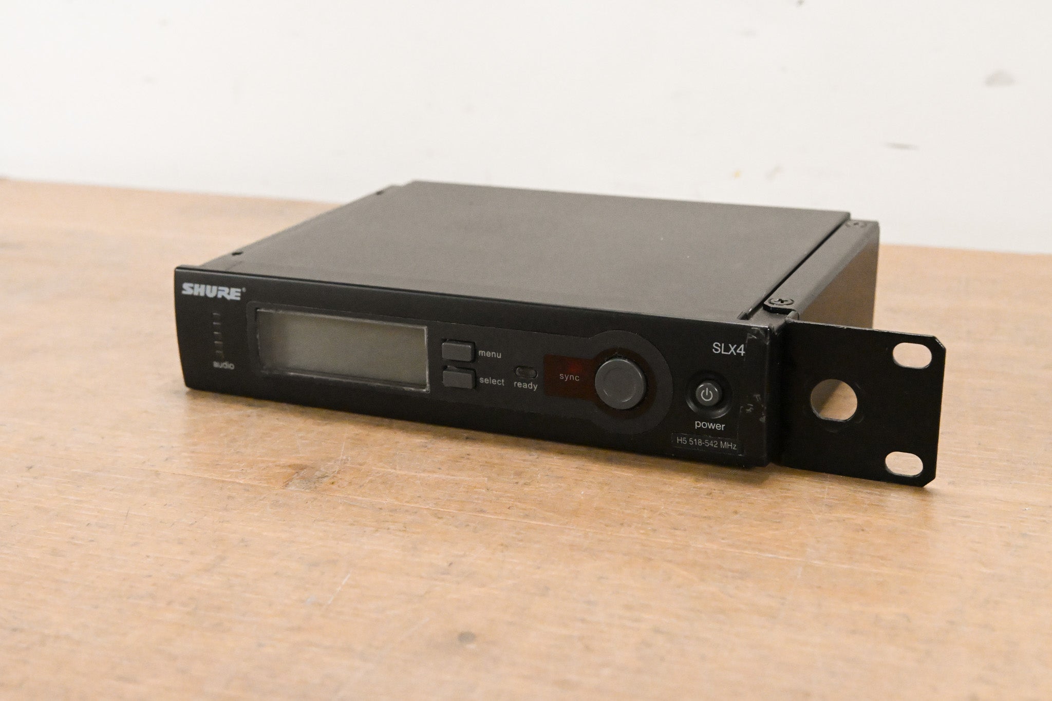 Shure SLX4 Wireless Receiver - H5 Band: 518-542 MHz (NO POWER SUPPLY)