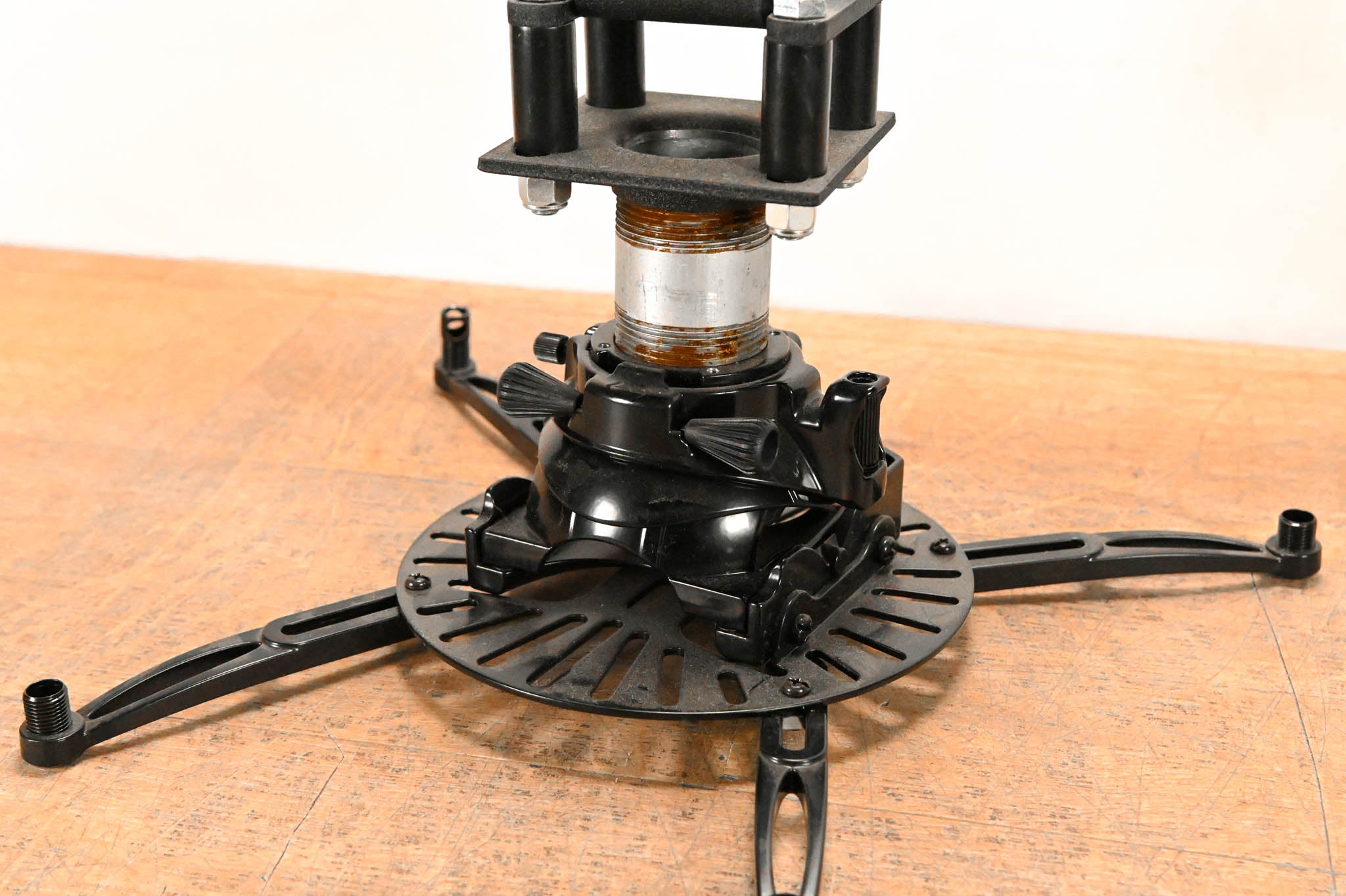 Chief CMA362 C-Clamp Pipe Mount with Premier Mounts PDS-PLUS Mount