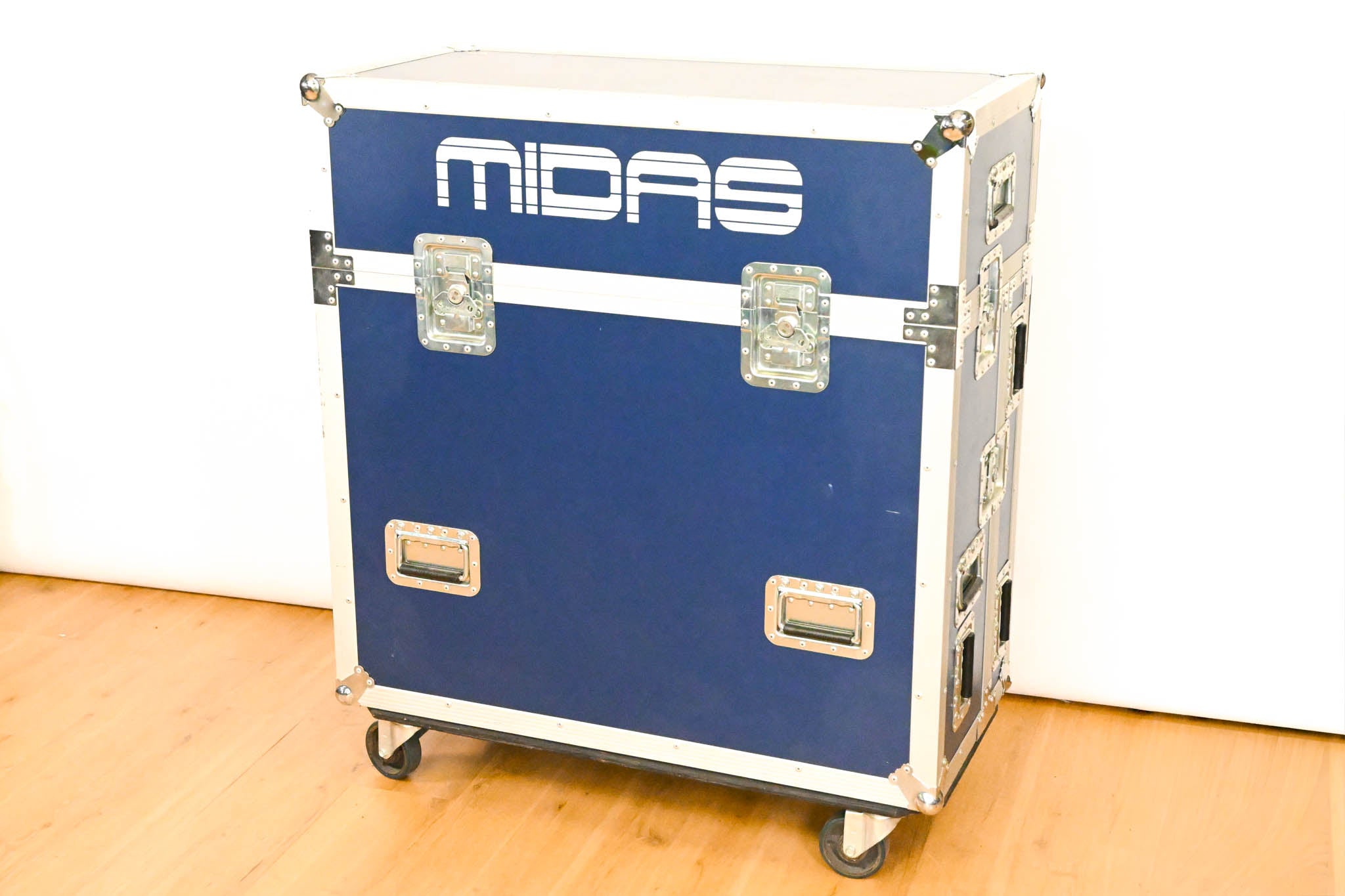 Midas PRO2C Live Digital Audio Mixing Console with Road Case