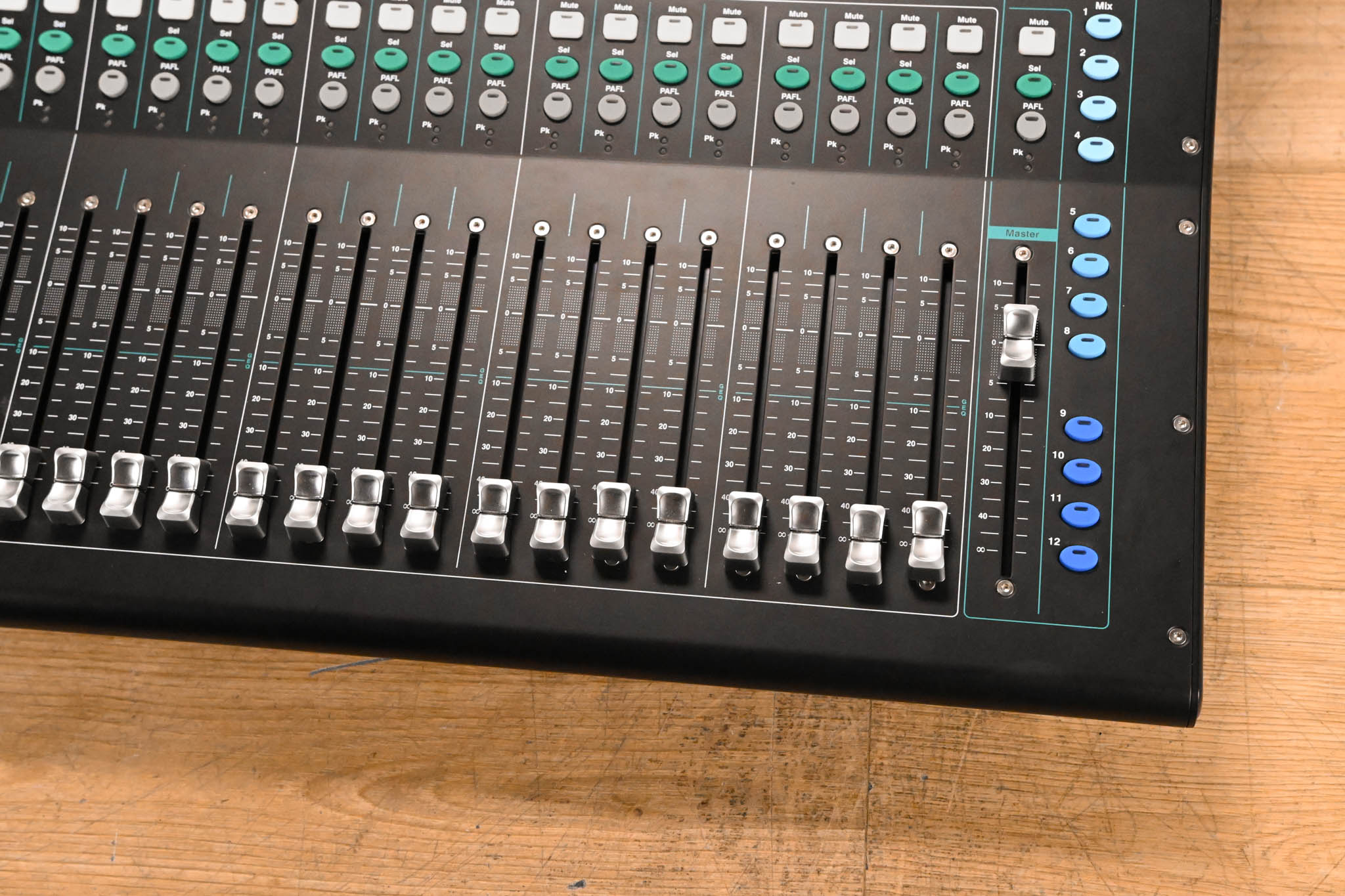 Allen & Heath SQ-7 48-Channel / 36-Bus Digital Mixer