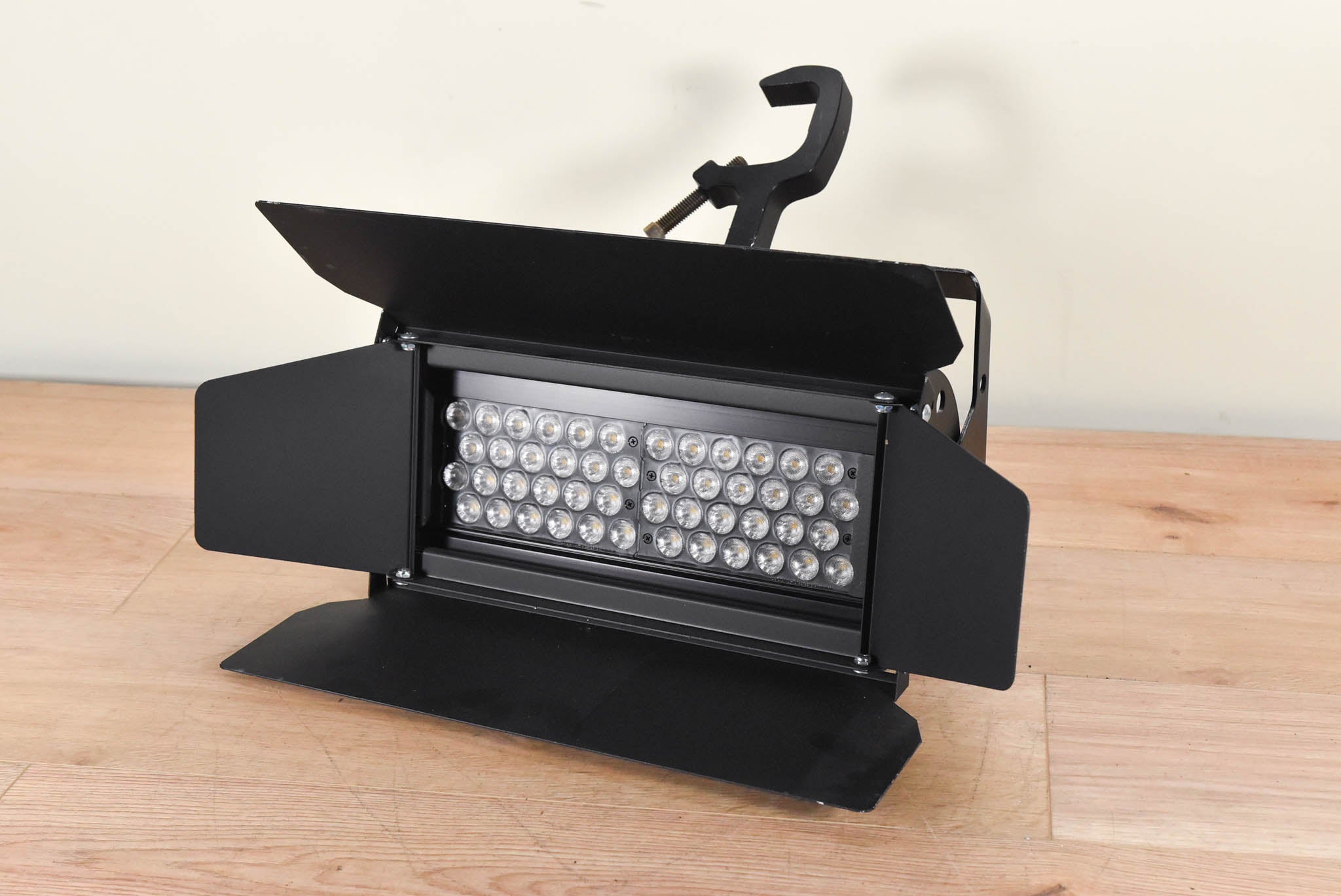 Chroma-Q Studio Force T 12 Tungsten White LED Fixture