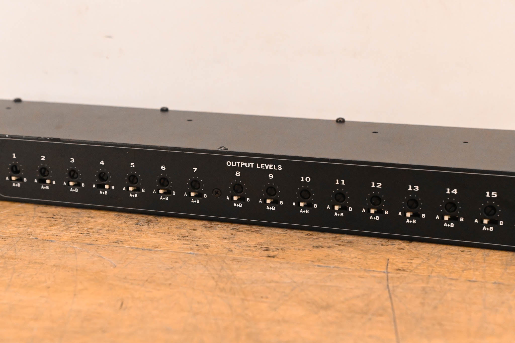 Rane DA216A 2-Input, 16-Output Distribution Line Amplifier (NO PSU)