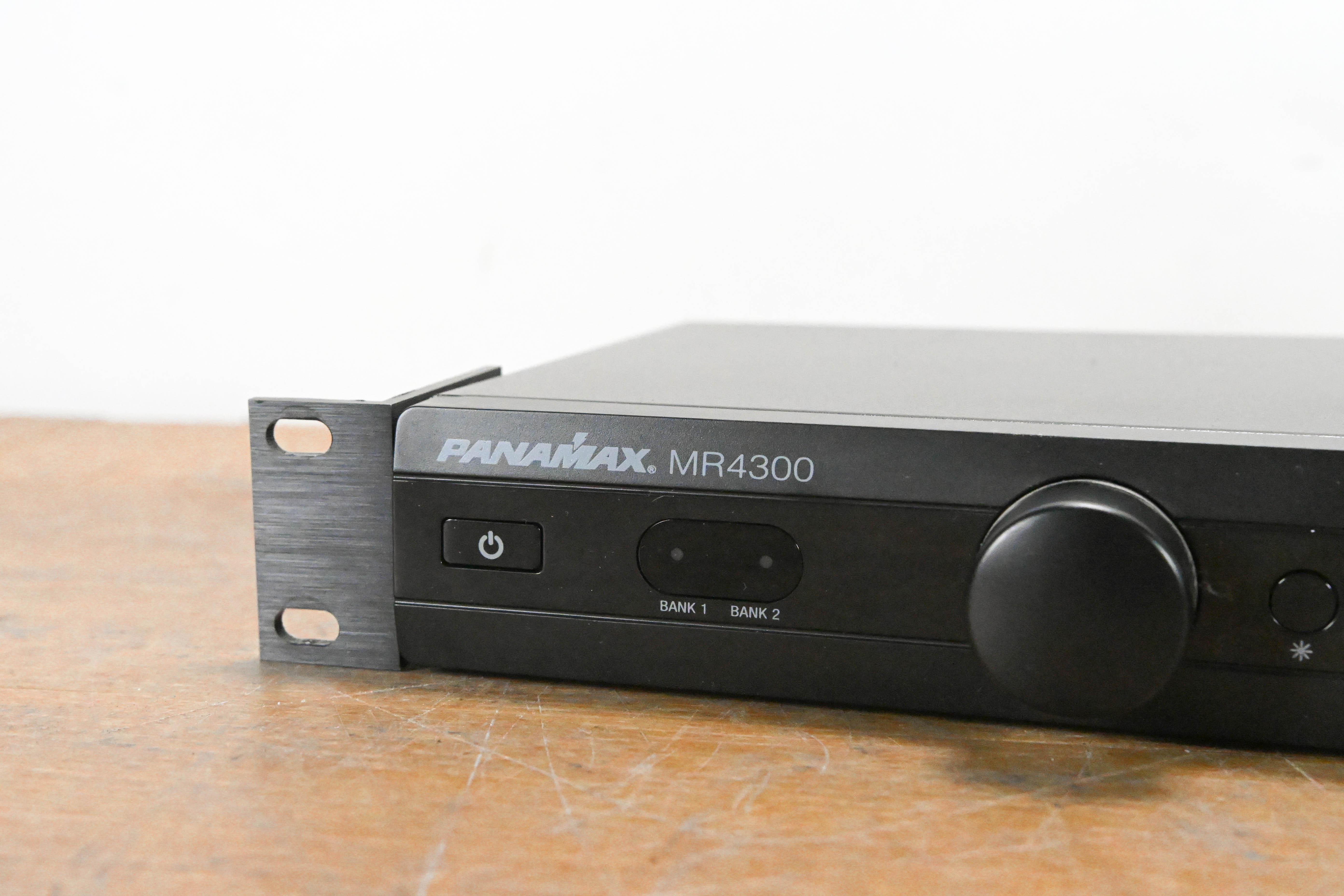 Panamax MR4300 9-Outlet Power Management Conditioner
