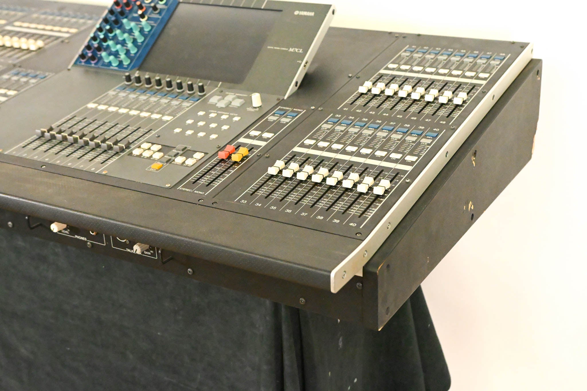 Yamaha M7CL-48 48-Channel Digital Audio Mixing Console