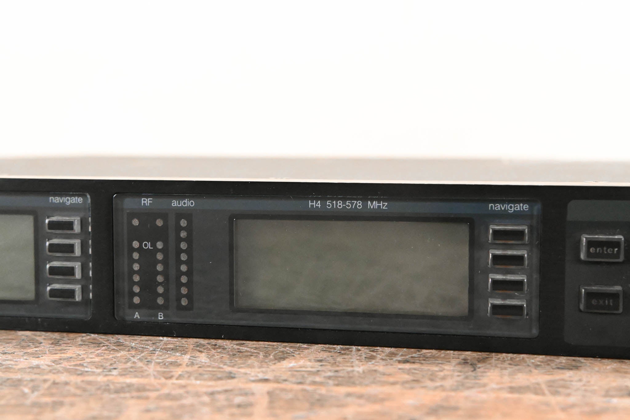 Shure UR4D Dual Wireless Receiver - H4 Band: 518-578 MHz CG01HFF