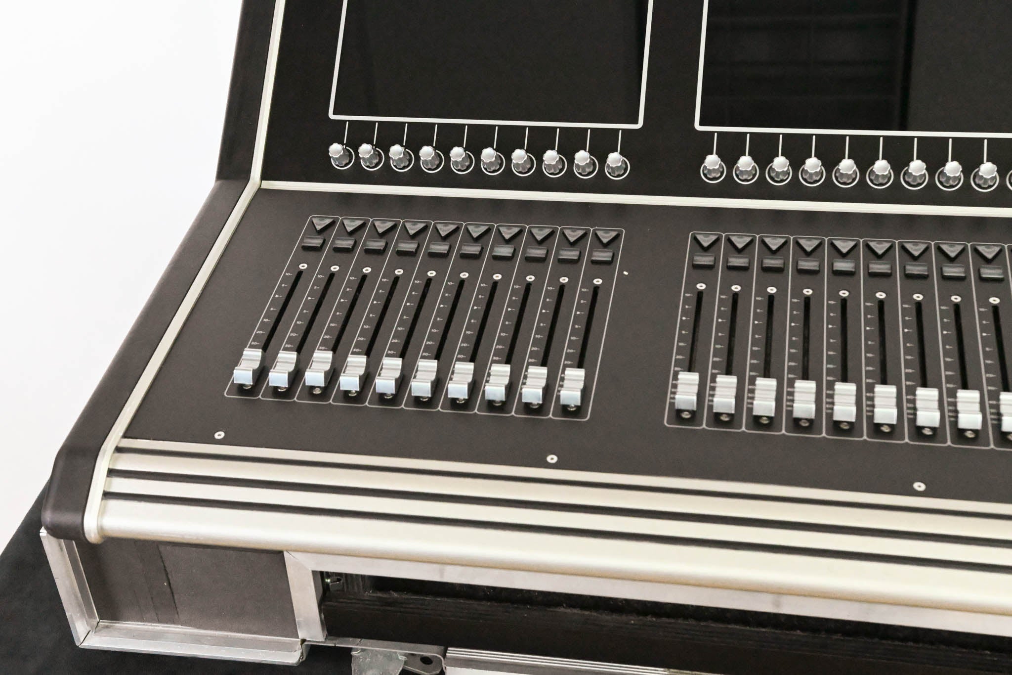 DiGiCo S21 Digital Mixing Console w/ 64-Channel Upgrade & Road Case