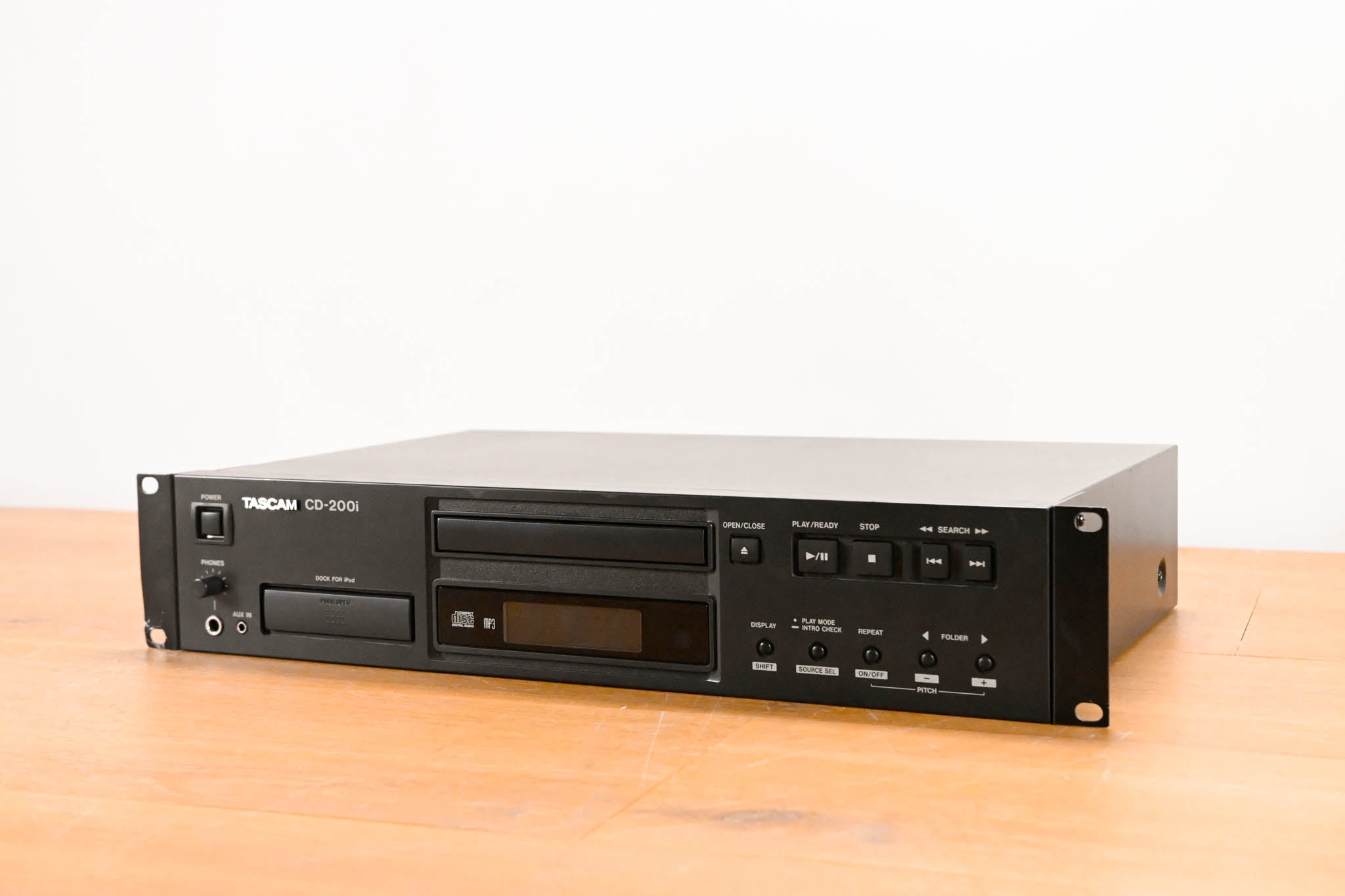 TASCAM CD-200i Rackmountable CD Player with iPod Dock