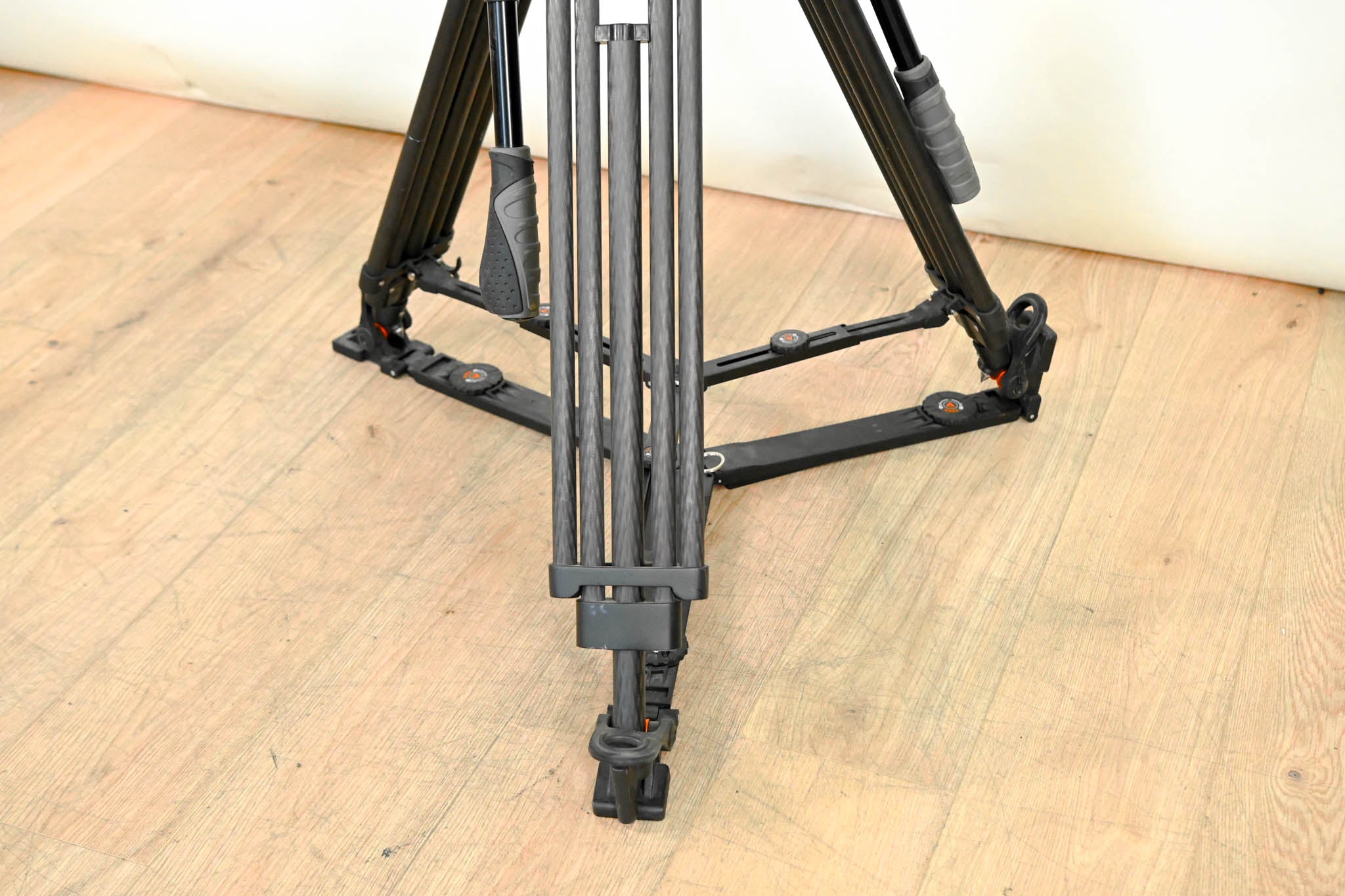 E-Image GH15 Fluid Head with GC102 2-Stage Carbon Fiber Tripod