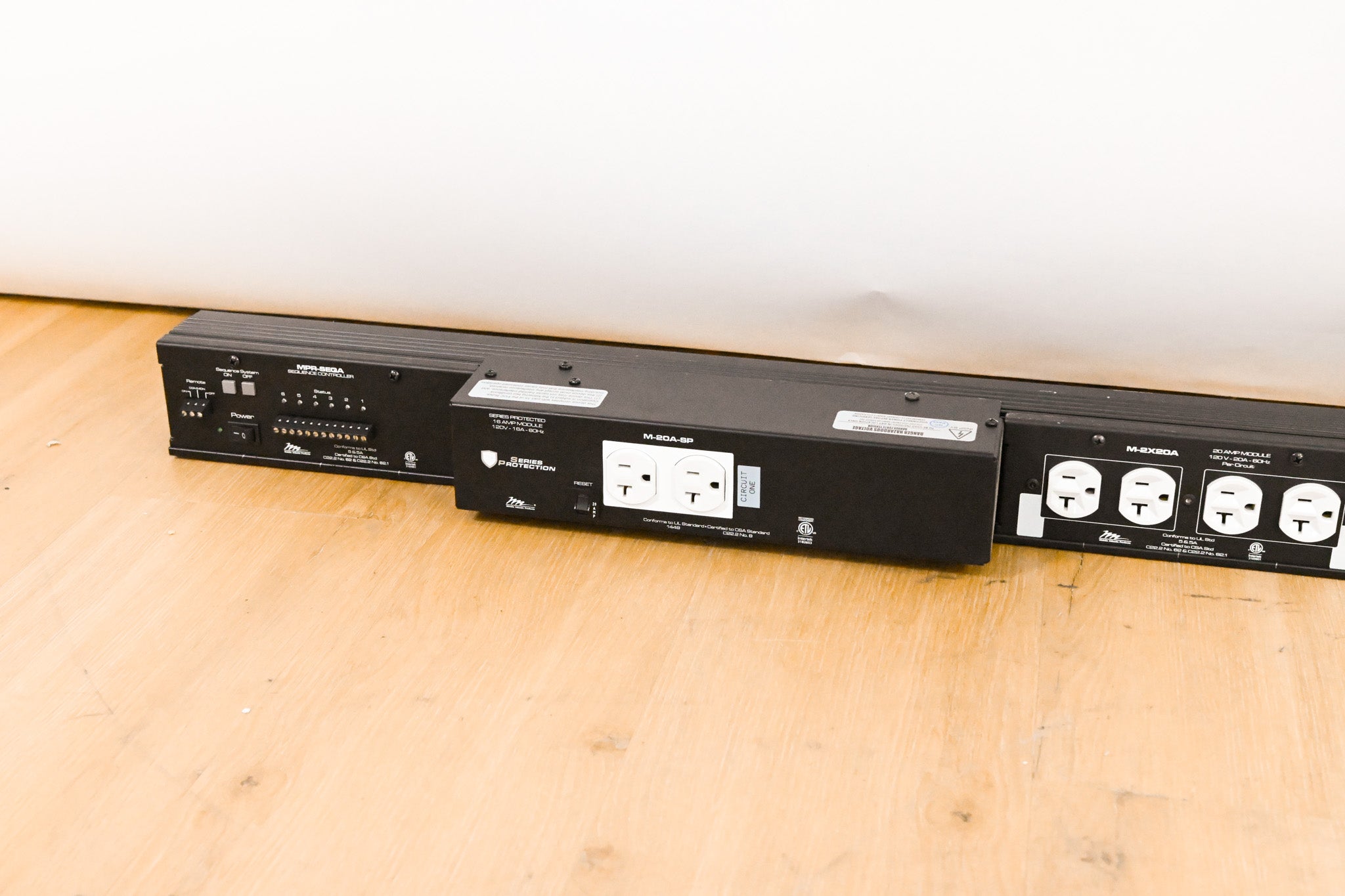 Middle Atlantic MPR-8A Raceway 72" Modular Power Strip w/ 7 Modules