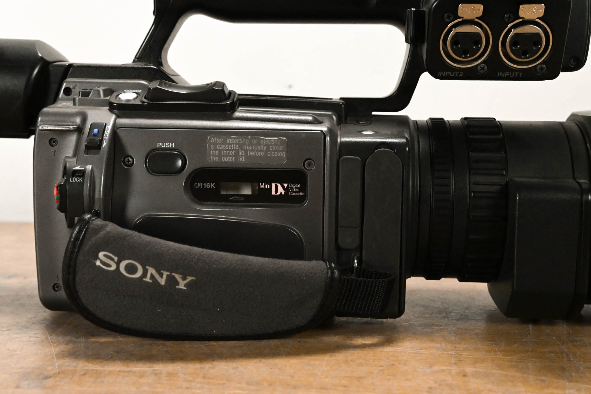 Sony DSR-PD170 3-CCD Mini DVCAM Camcorder