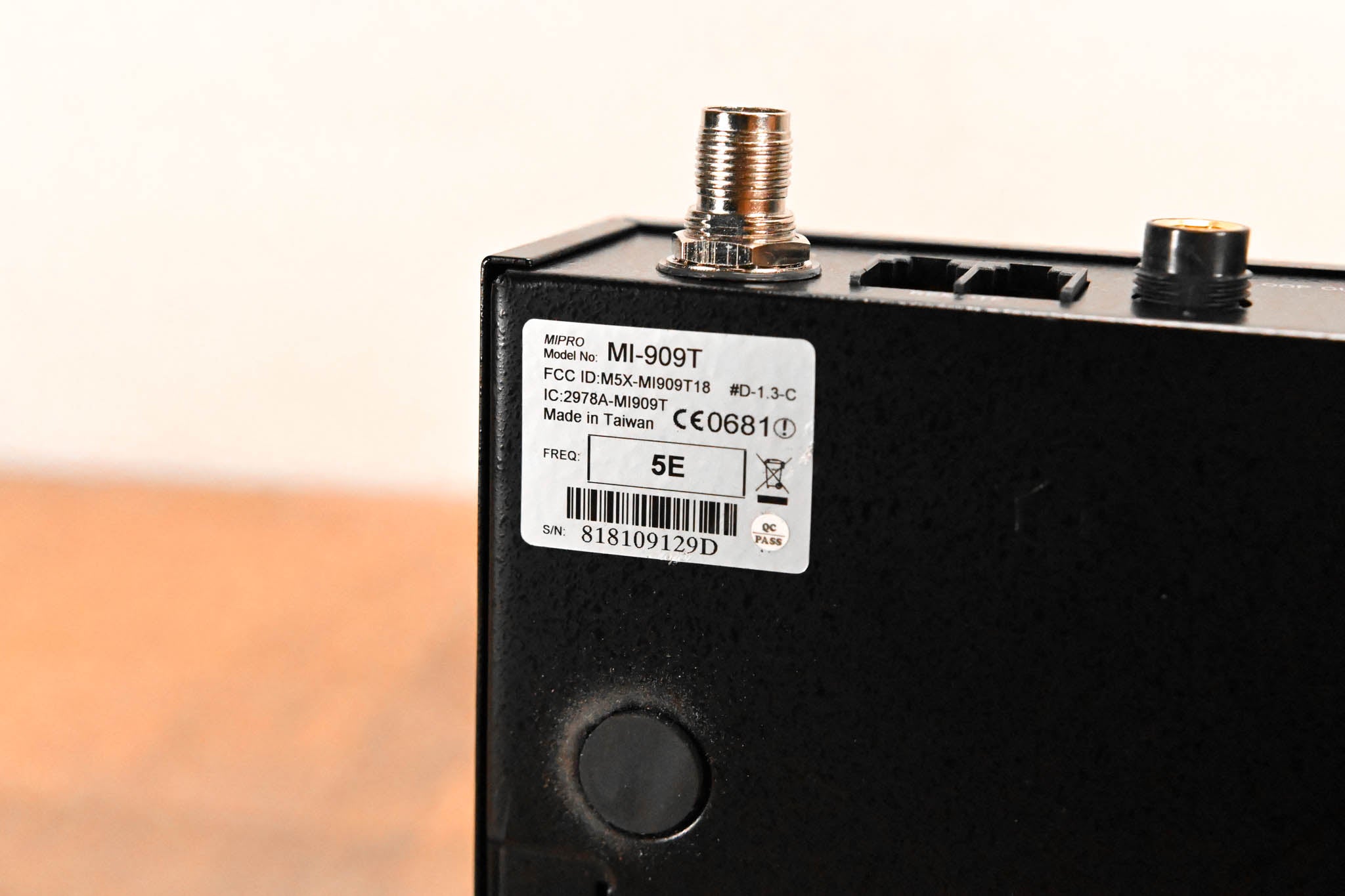 Mipro MI-909T UHF Digital Stereo Transmitter - 5E Band (NO POWER SUPPLY)