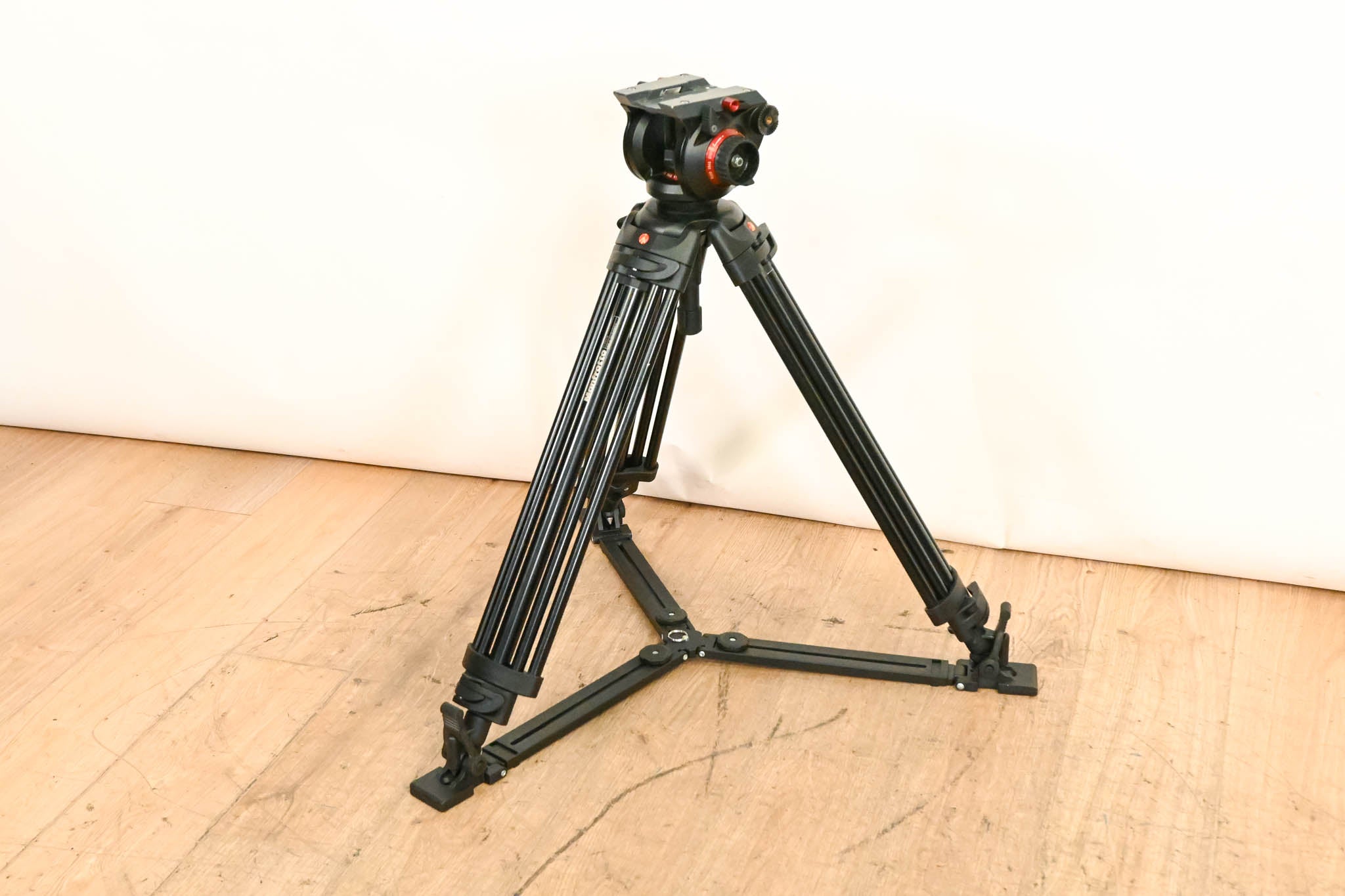 Manfrotto 504HD Fluid Video Head with 546GB 2-Stage Tripod