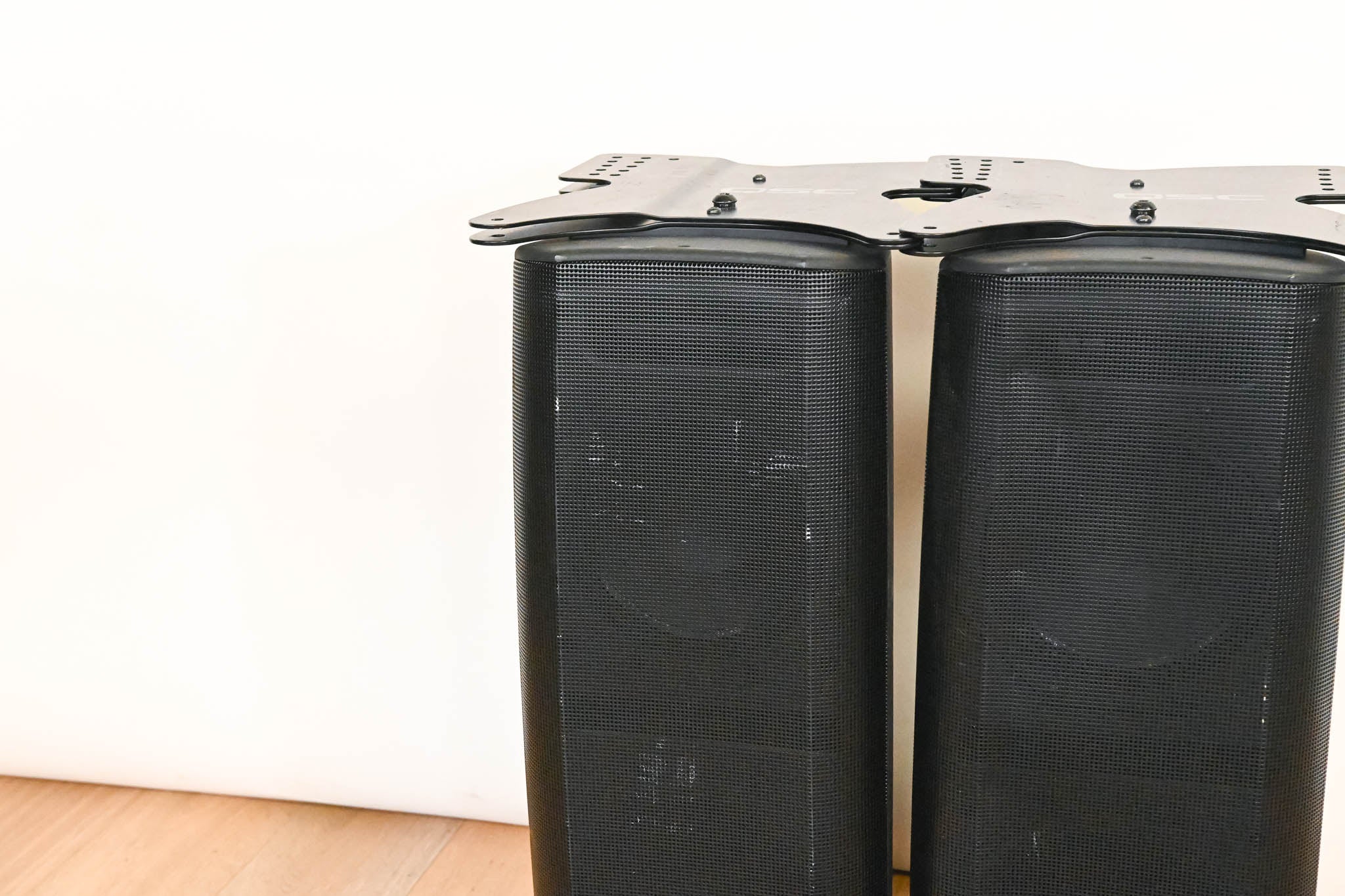 QSC WL2082-i Installation Line Array Loudspeaker (PAIR)