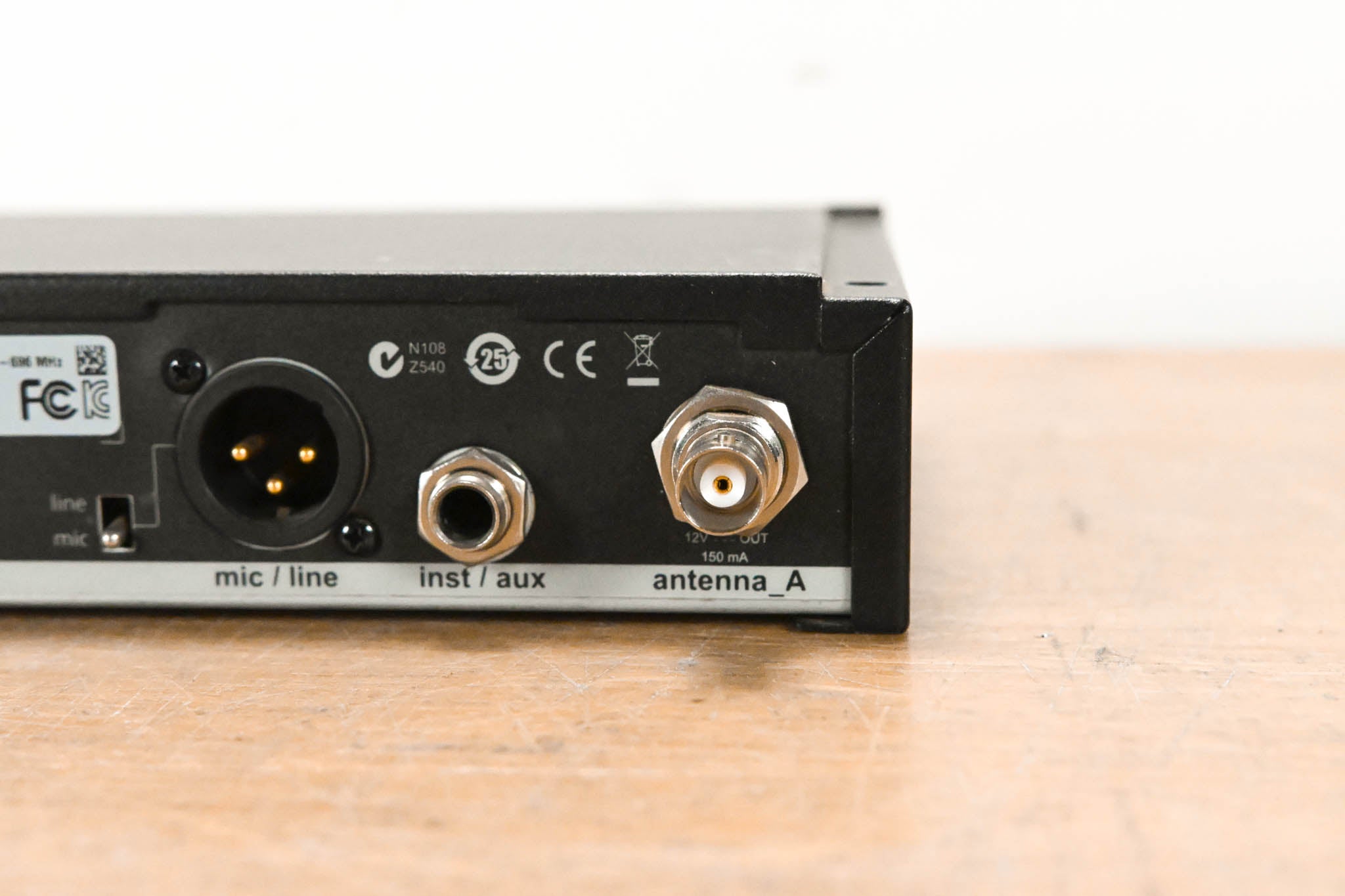 Shure ULXD4 Digital Wireless Receiver L50 Range: 632-696 MHz (NO PSU)