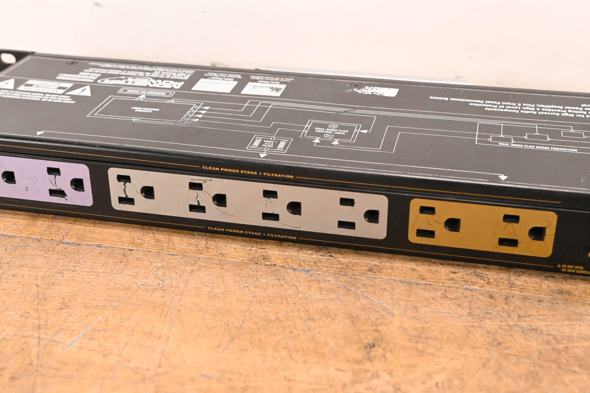 Monster Power PRO 900 PowerCenter Power Conditioner