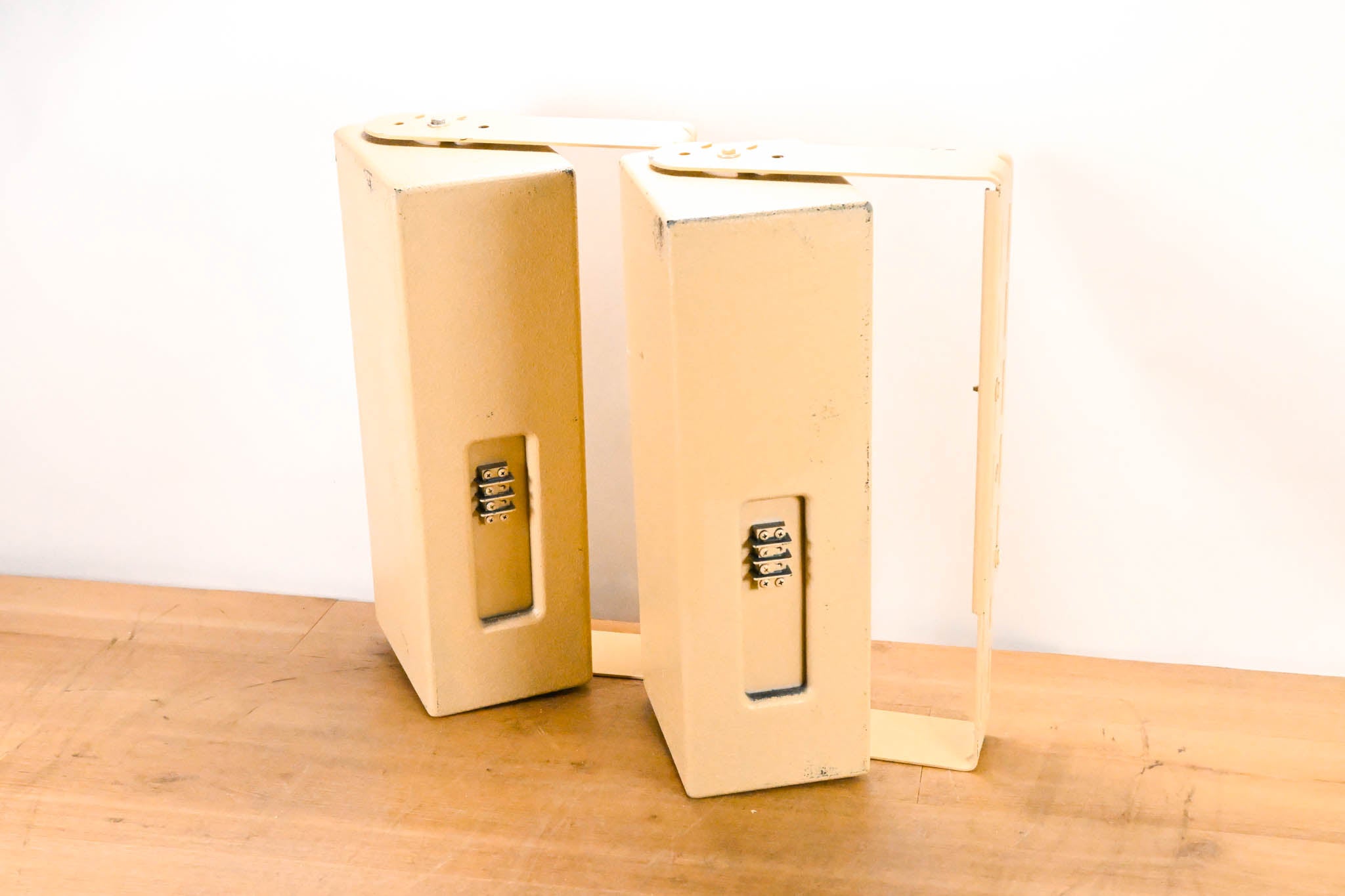 EAW UB52 Two-Way Full-Range Loudspeaker (PAIR)