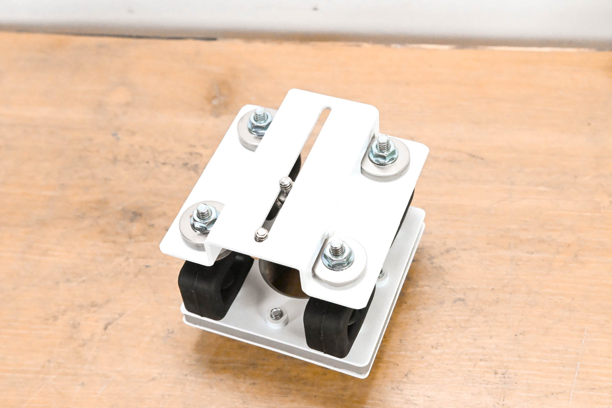 Nigel B Design NB UIM-MCA-W Anti-Vibration Multi-Camera Adapter, White