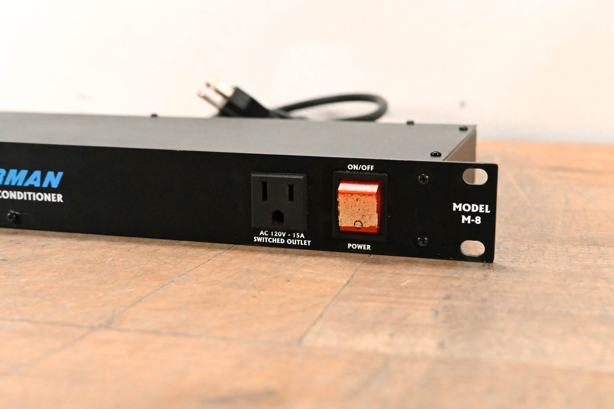 Furman M-8 8-Outlet Power Conditioner