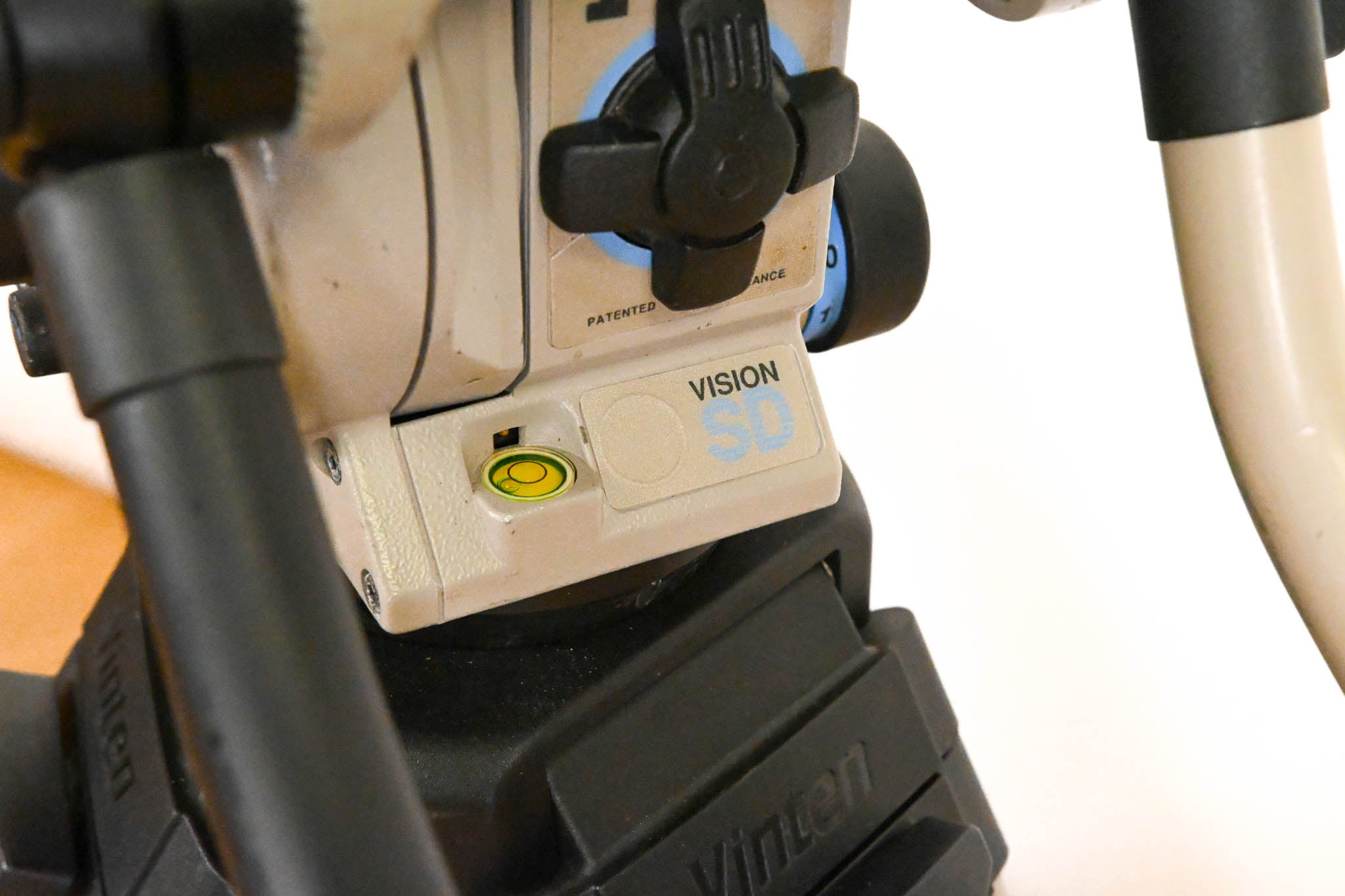 Vinten Vision 12 SD Fluid Head with Aluminum Tripod