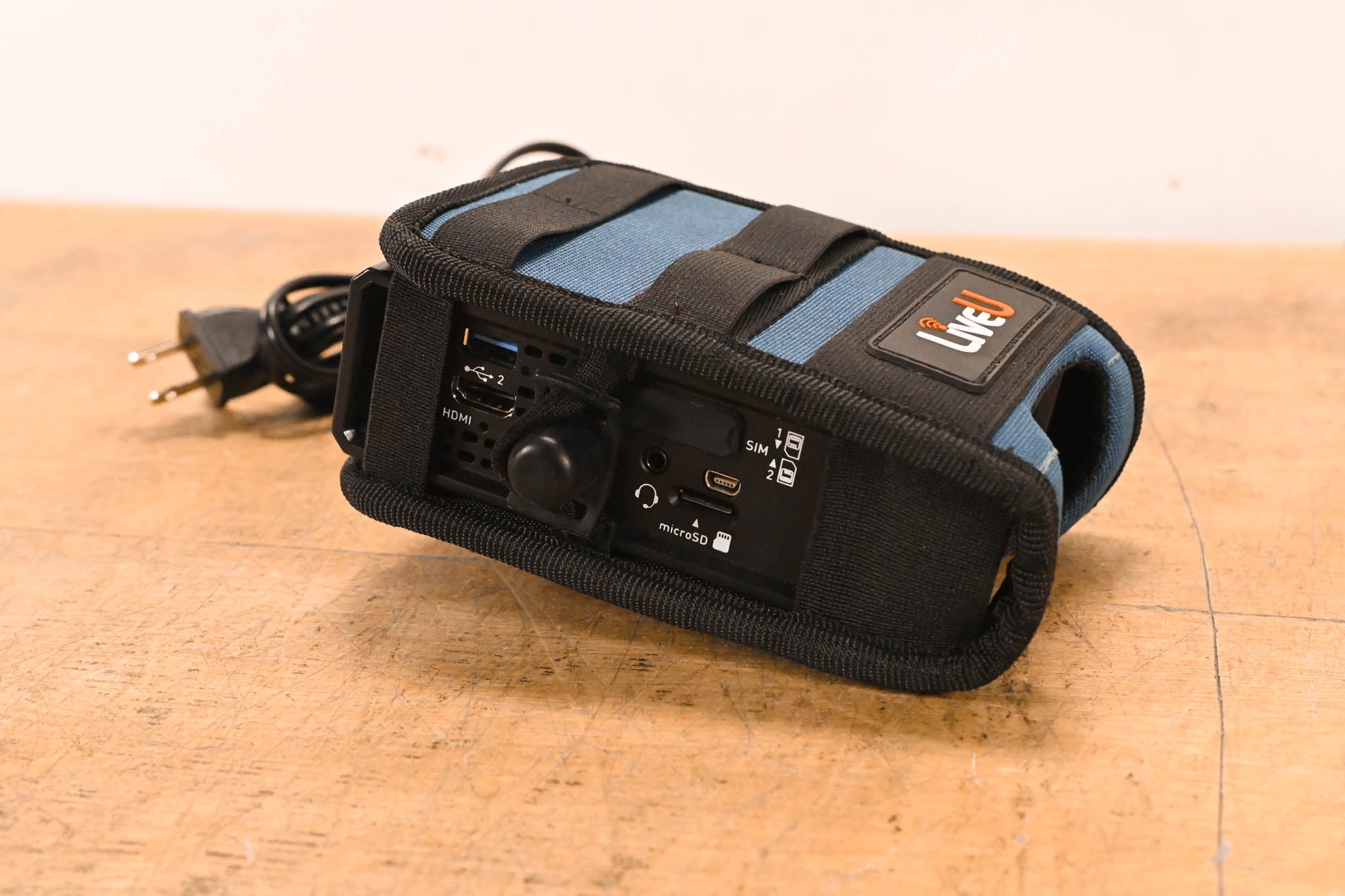 LiveU LU200 Camera-Mount Unit w/ SDI/HDMI Inputs