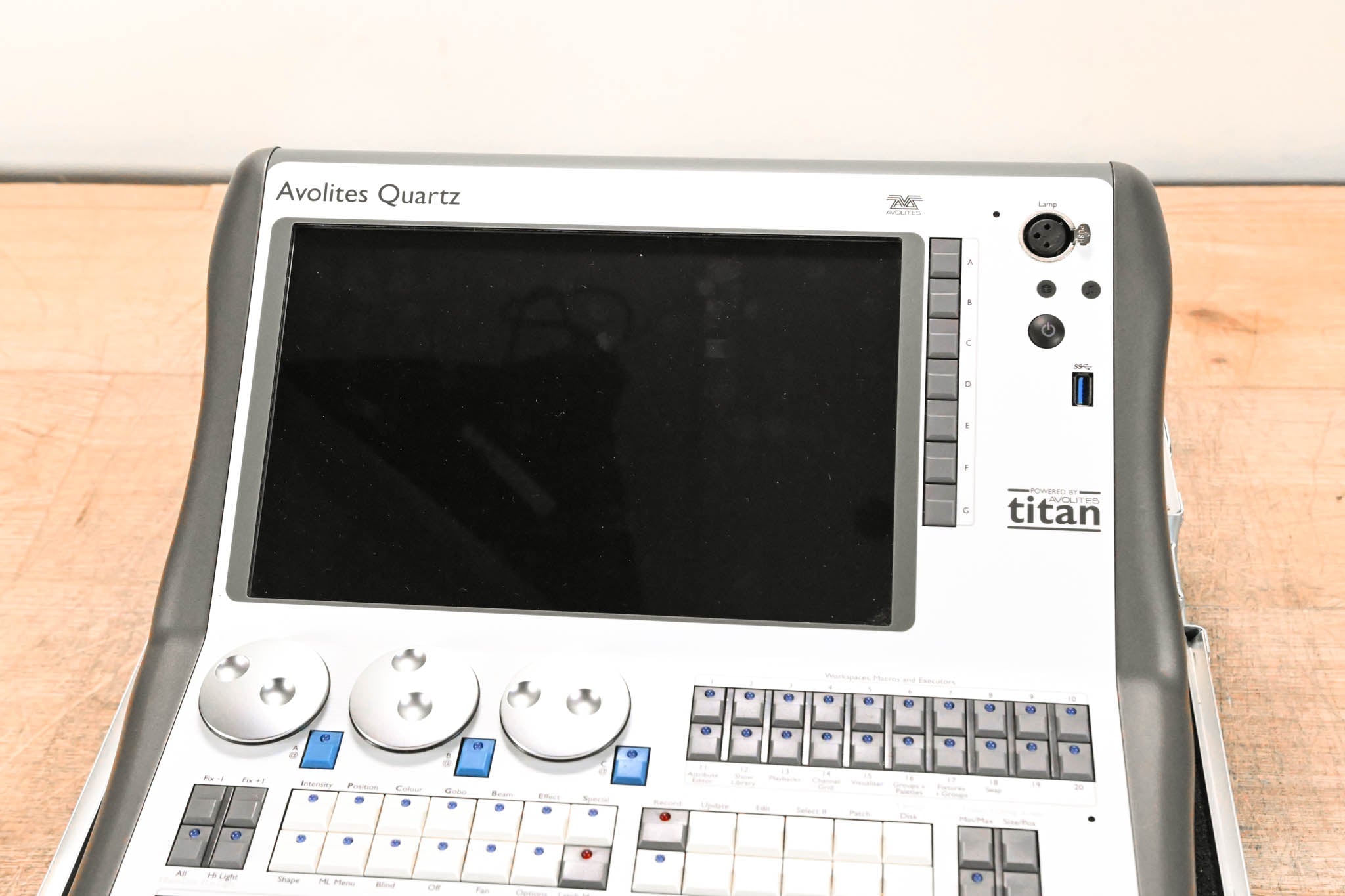 Avolites Quartz Lighting Control Console with Case