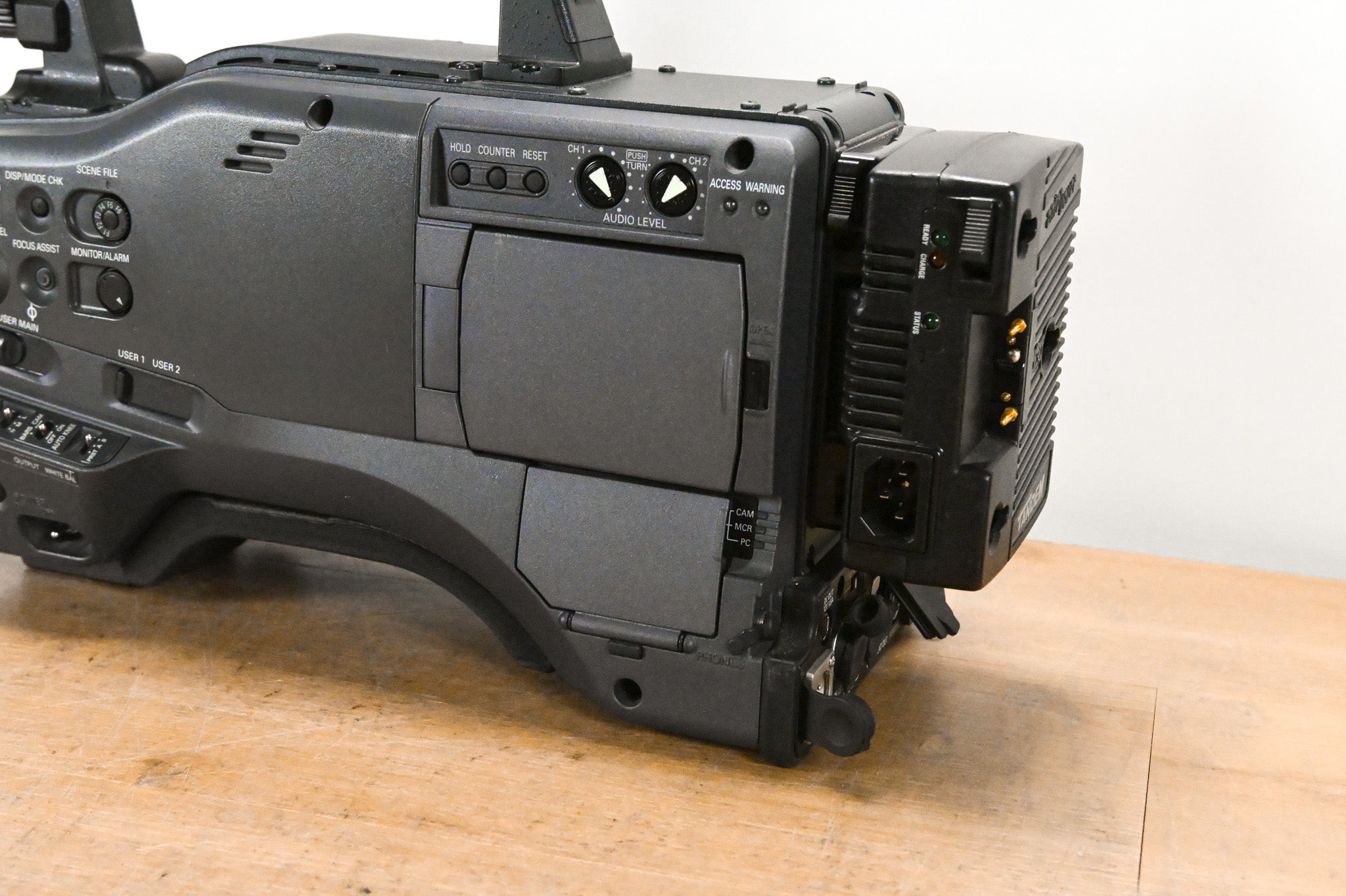 Panasonic AG-HPX500P 2/3" Shoulder-Mounted P2HD Camcorder