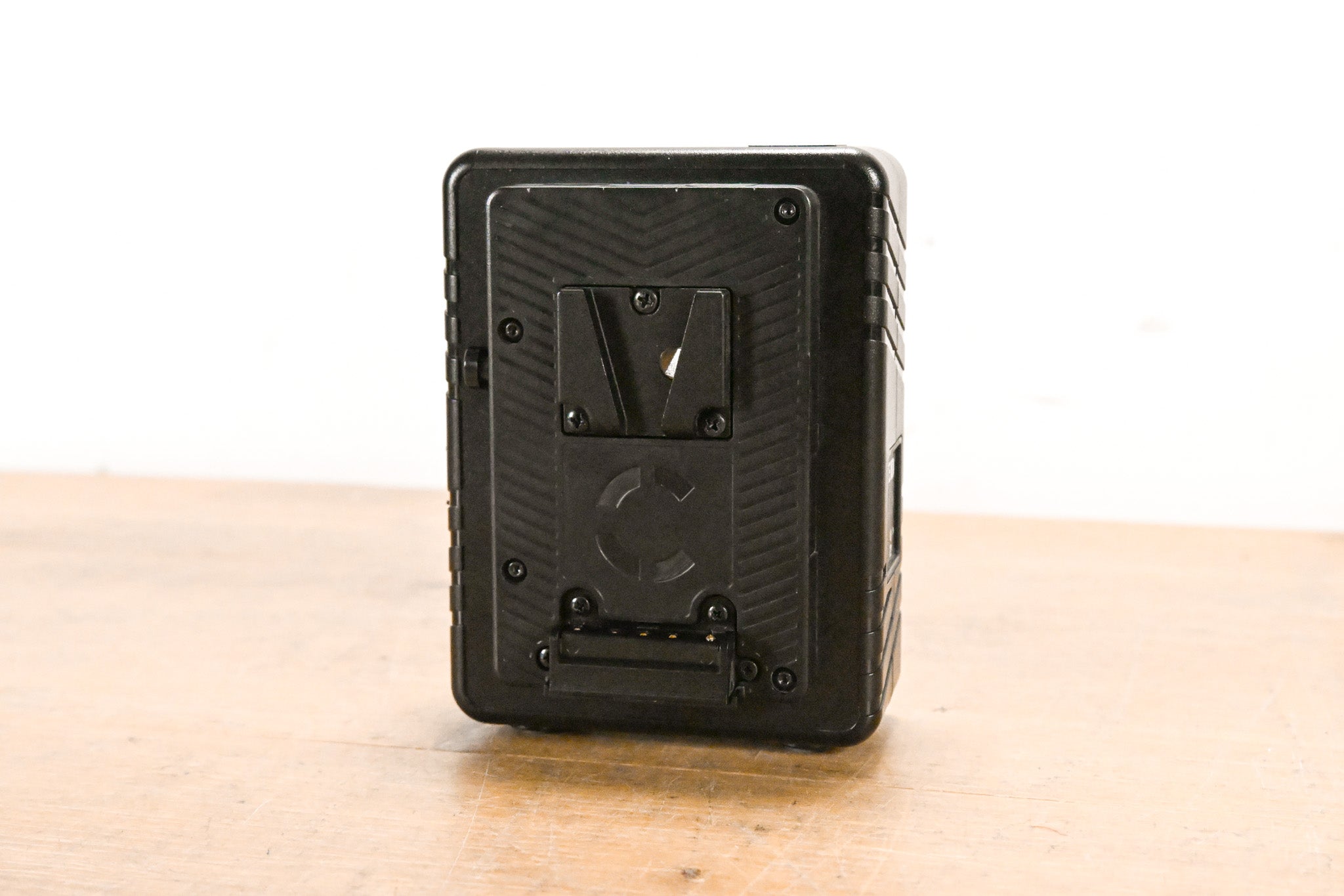 RED Digital Cinema Compact Dual V-Lock Charger