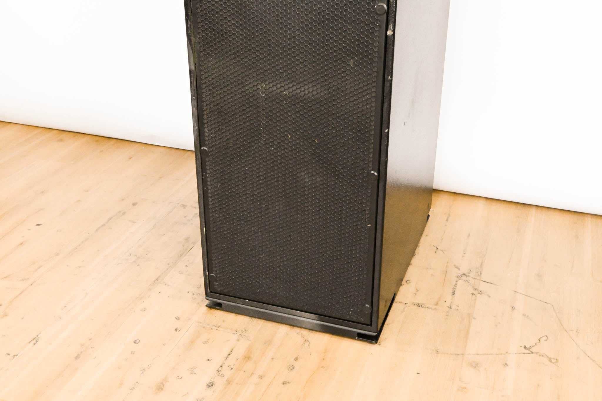 Meyer Sound M3D-SUB Active Directional Cardioid Subwoofer