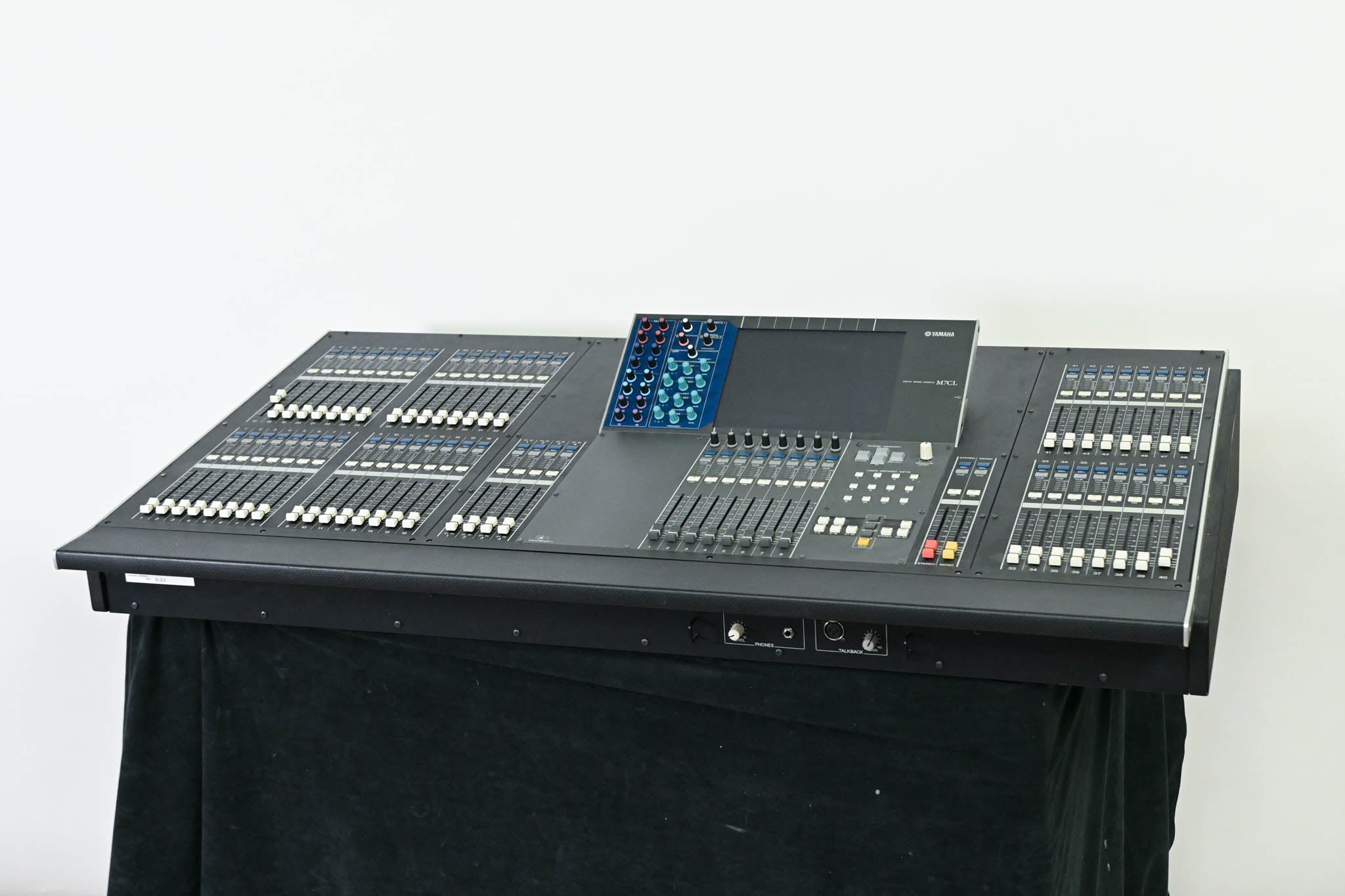 Yamaha M7CL-48ES 48-Channel EtherSound Digital Audio Mixer