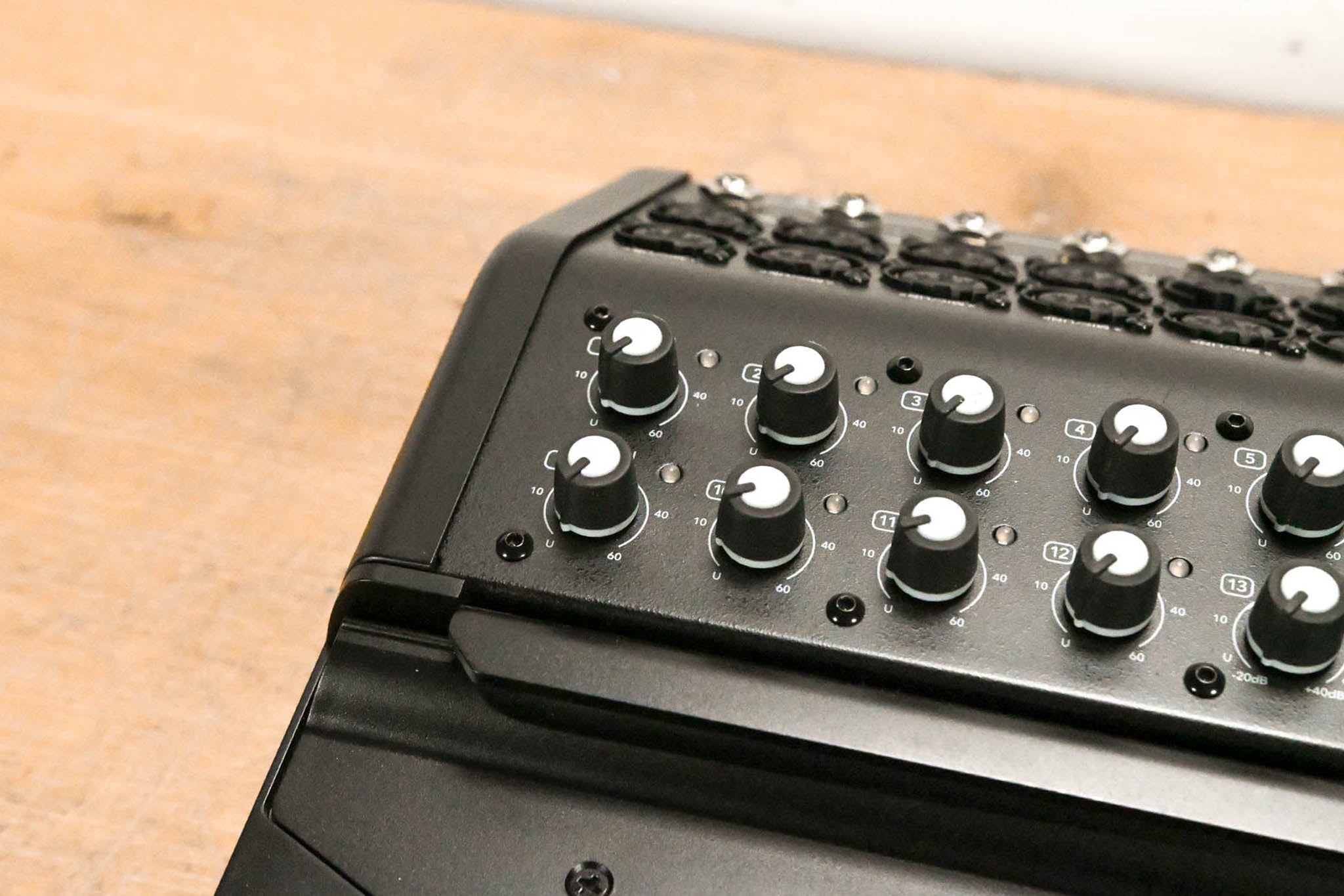 Mackie DL1608 16-Channel iPad-Controlled Mixer (NO POWER SUPPLY)