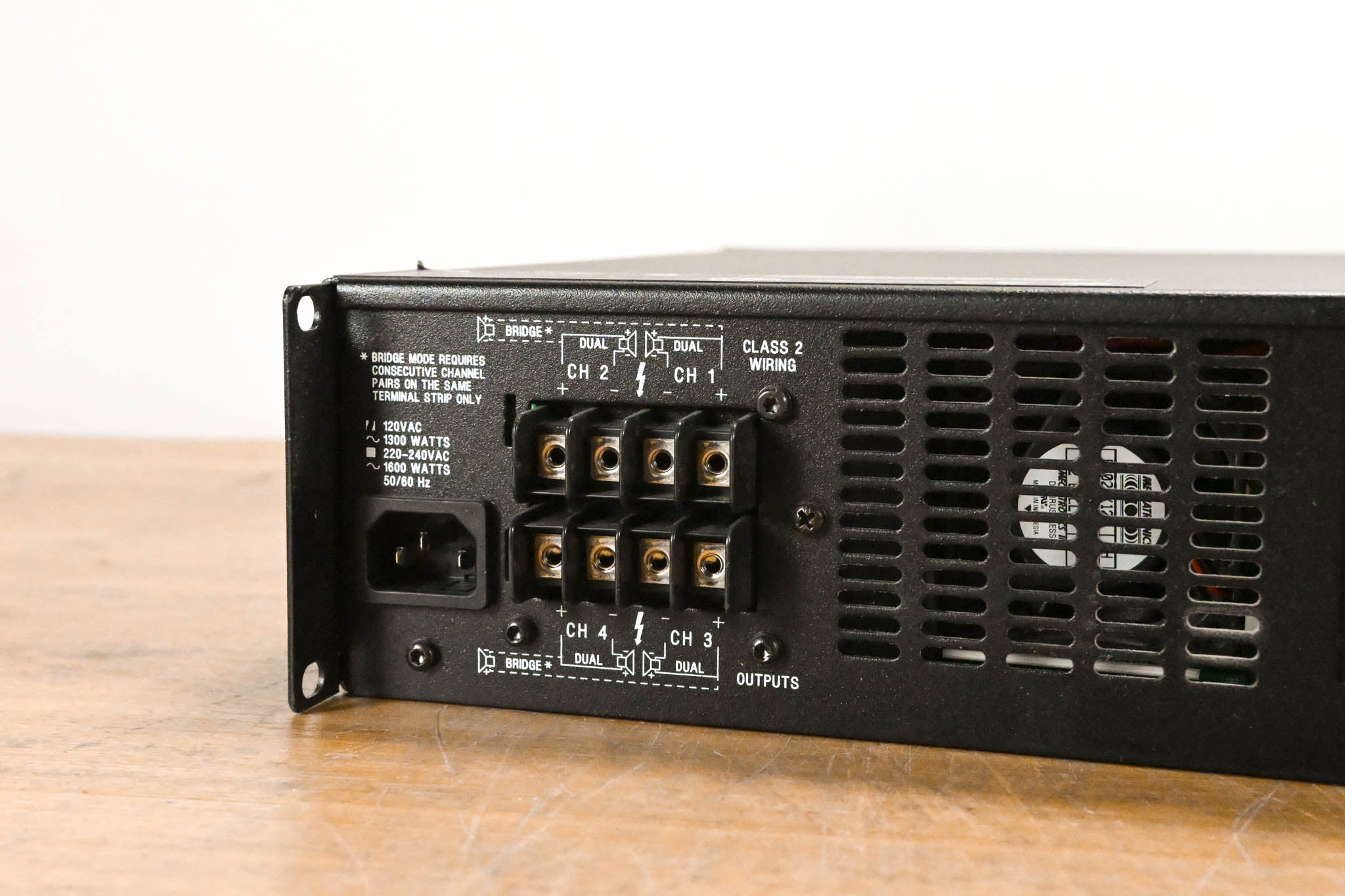 Crown CTs 4200 Four-Channel, 260W Power Amplifier