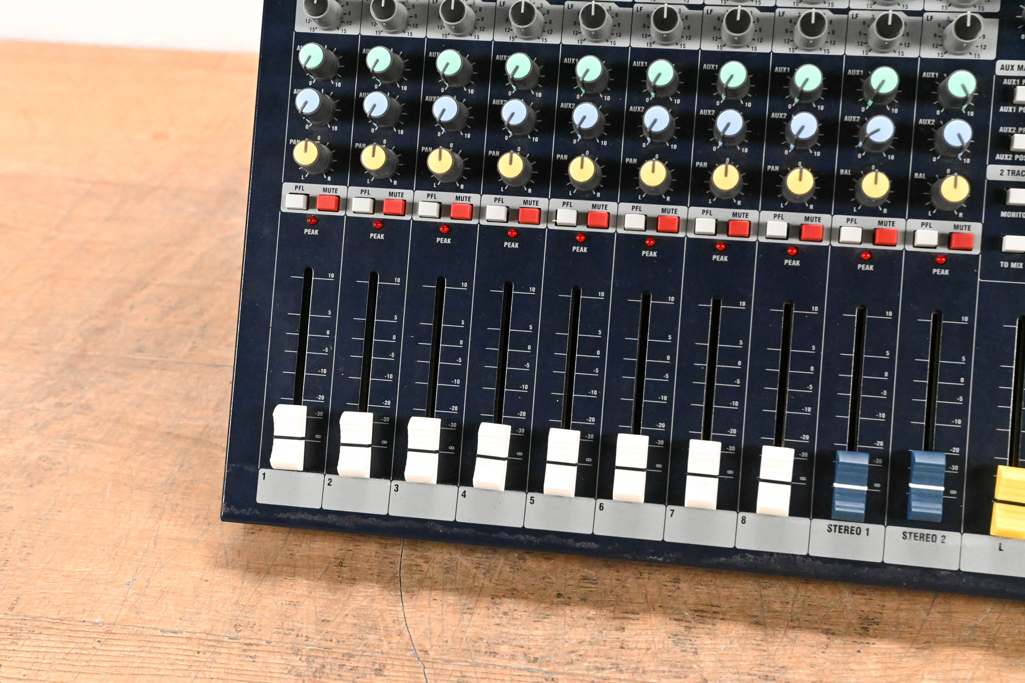Soundcraft EPM8 High-Performance 10-Channel Analog Audio Mixer