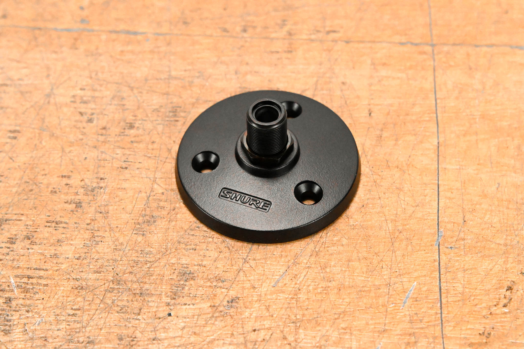 Shure UA834WB In-Line Antenna Amplifier with Stand