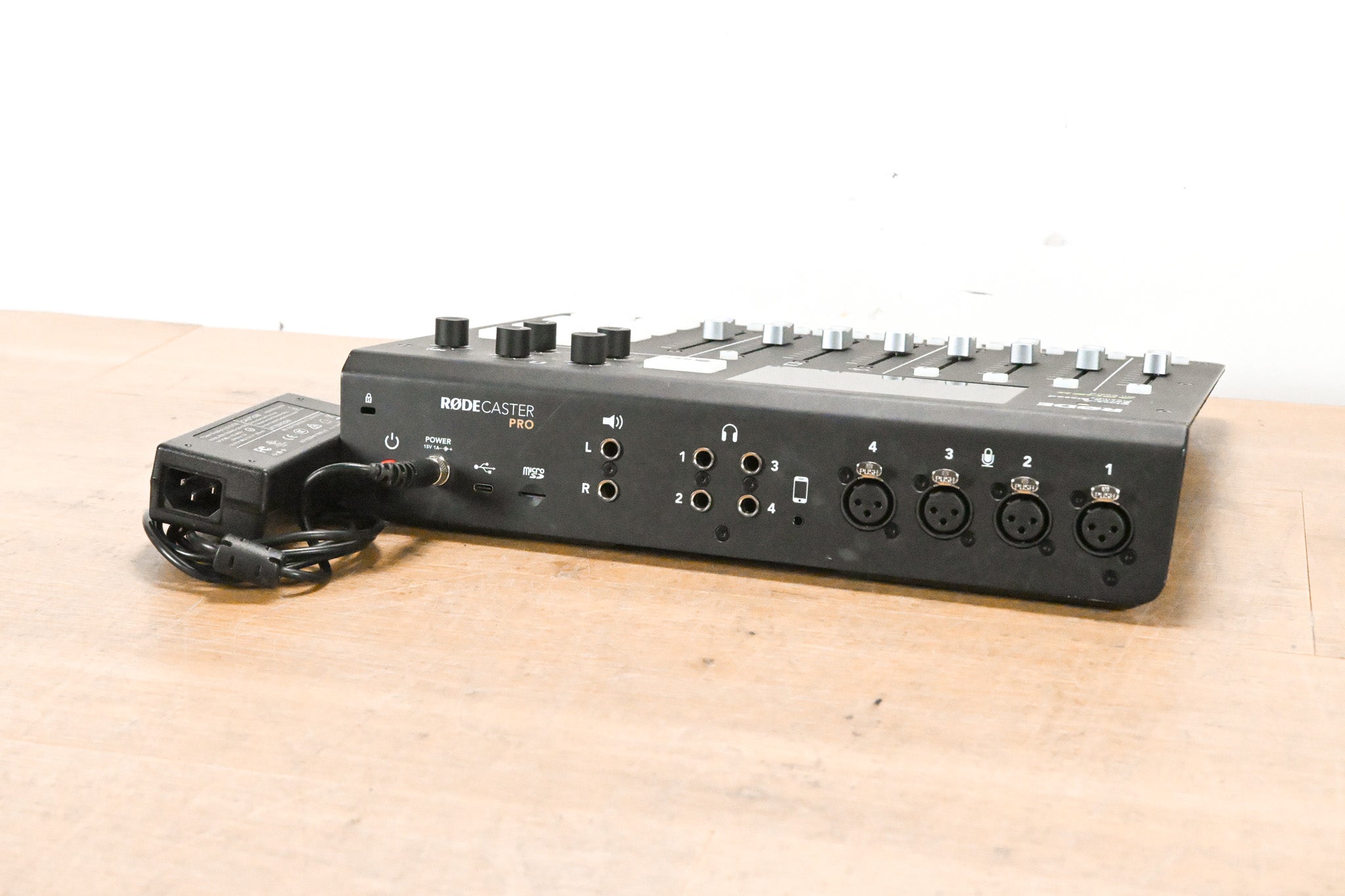 RØDE Rodecaster Pro Integrated Podcast Production Studio