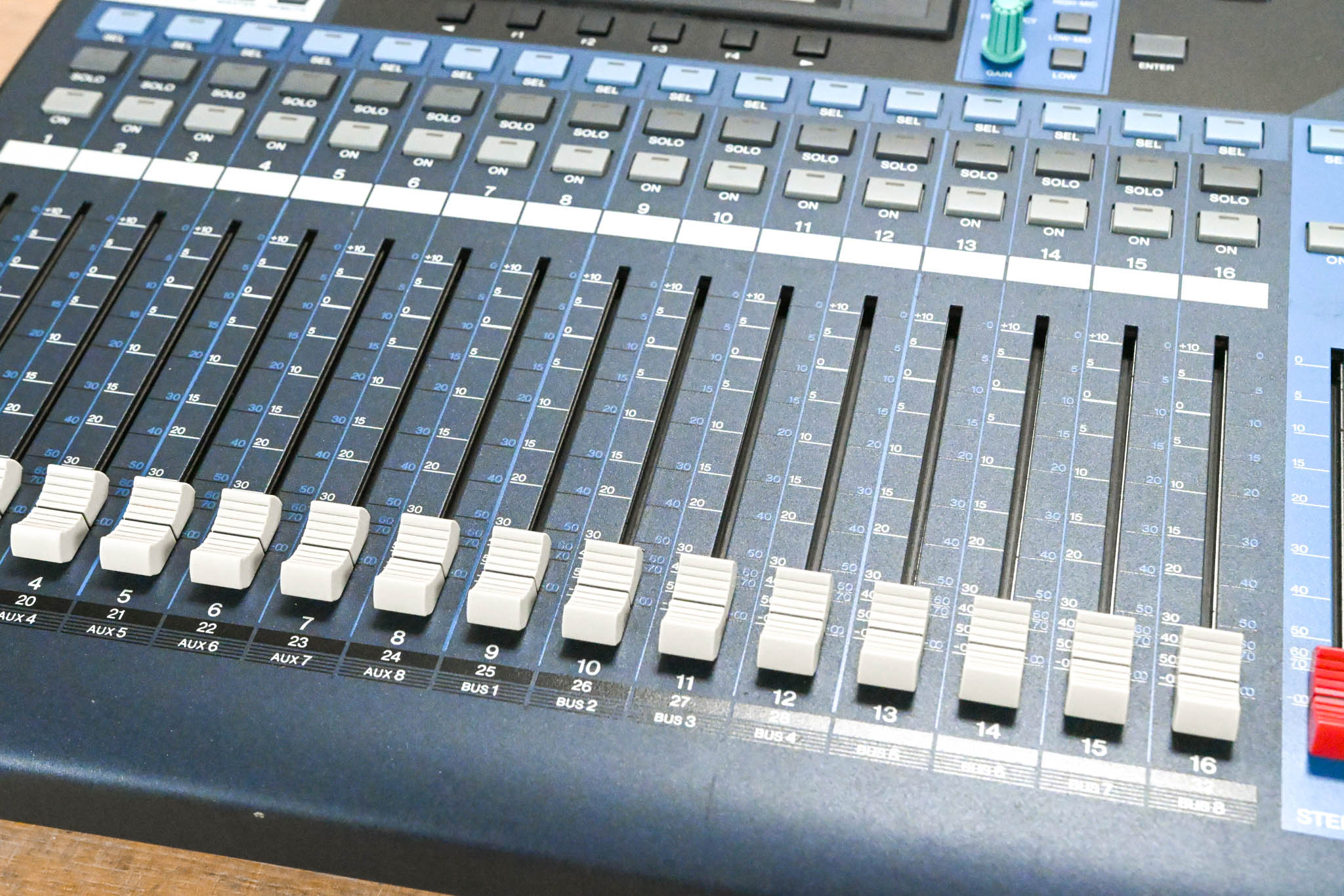 Yamaha 01V96VCM 24-Bit/96k Digital Recording Mixer