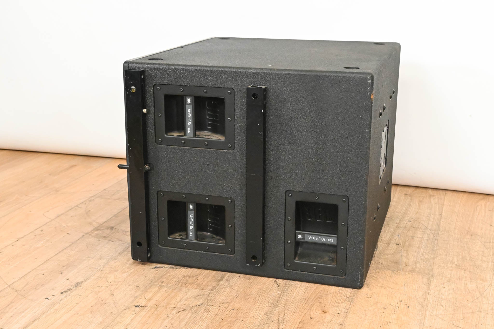JBL VT4881A Compact Arrayable 18" Subwoofer