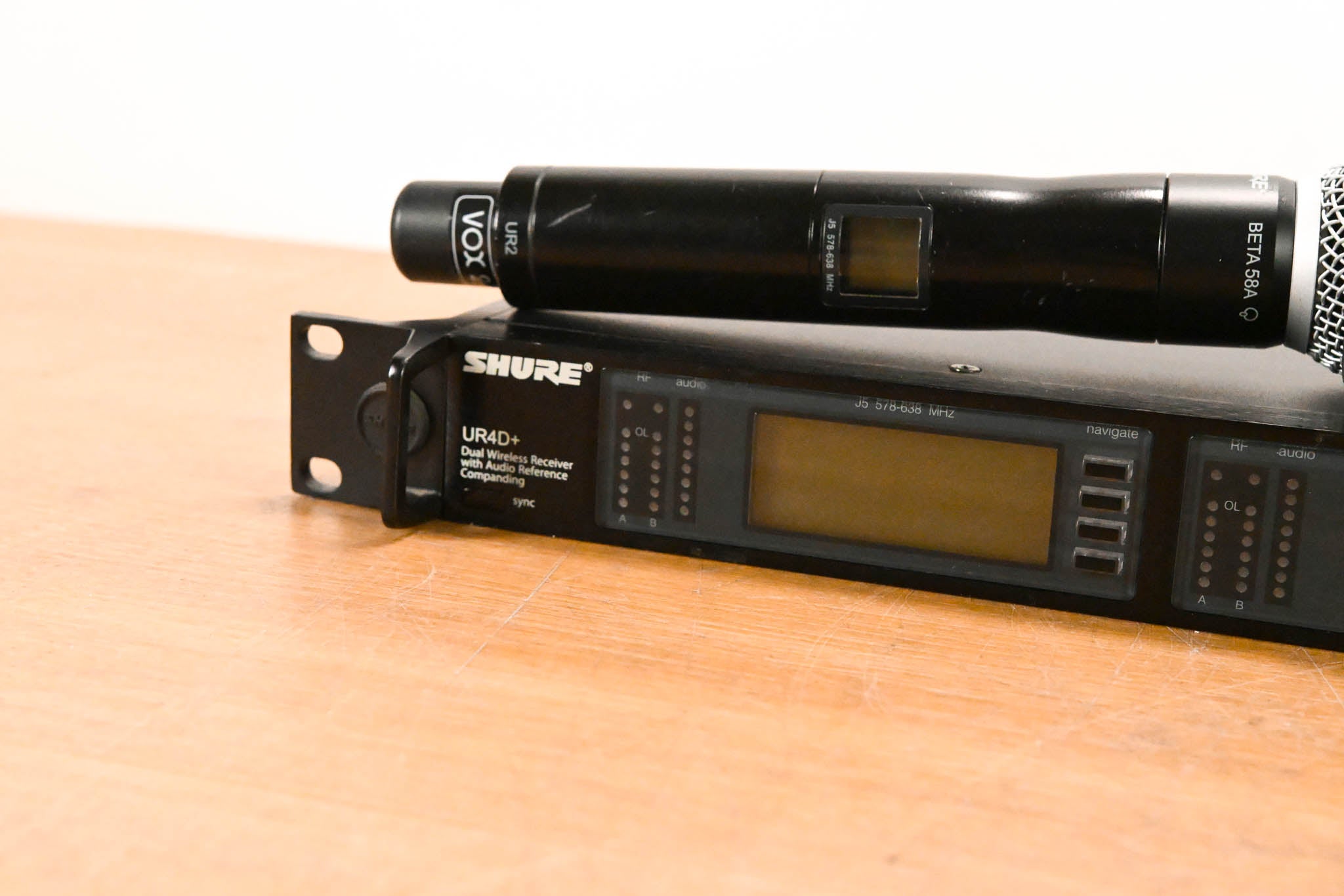 Shure UR4D+ Dual Wireless Receiver with UR2/BETA58A Mic Pair - J5 Band