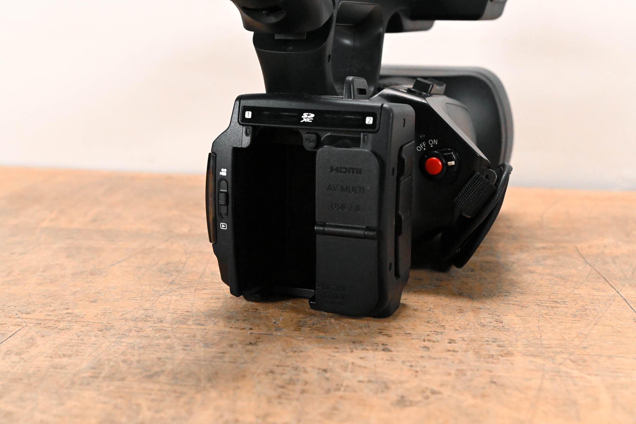 Panasonic AG-AC90PJ AVCCAM Handheld Camcorder